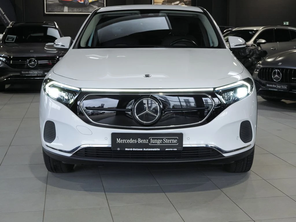Mercedes-Benz-EQA 250+-image-3