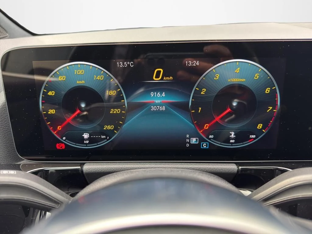 Mercedes-Benz-GLA 250-image-14