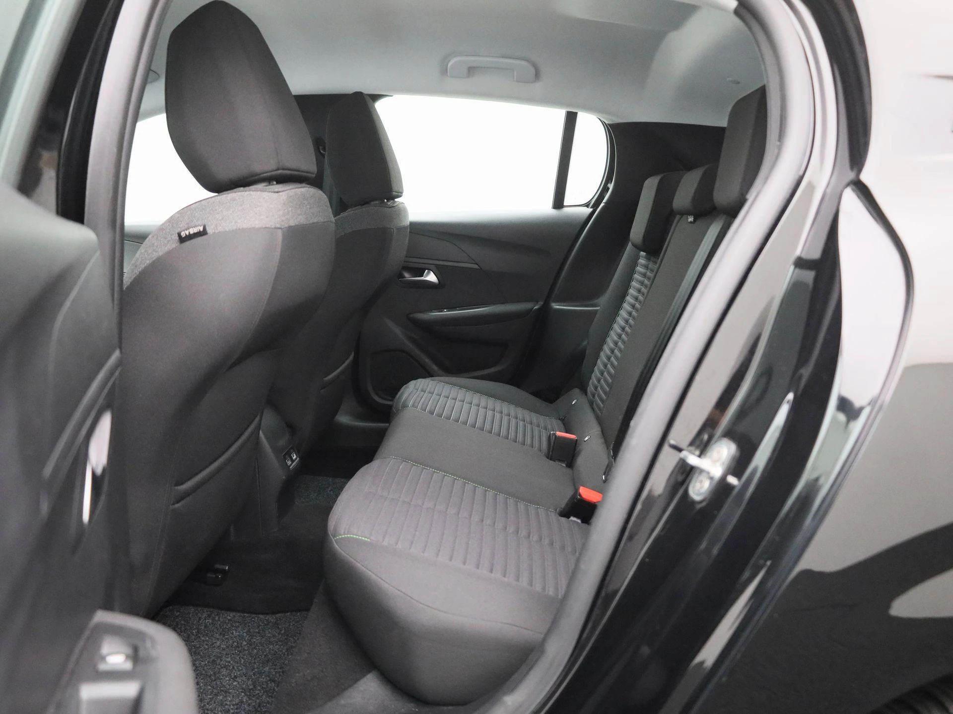Peugeot-e-208-image-15