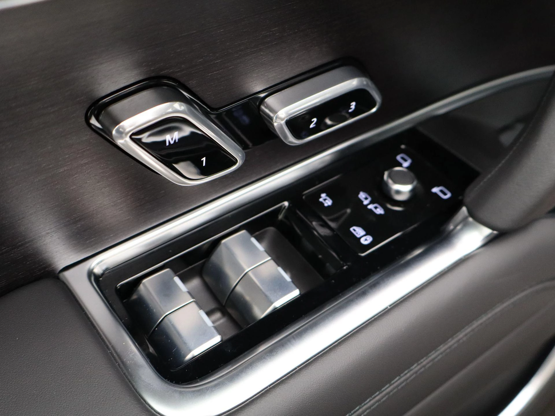 Land Rover-Range Rover-image-27