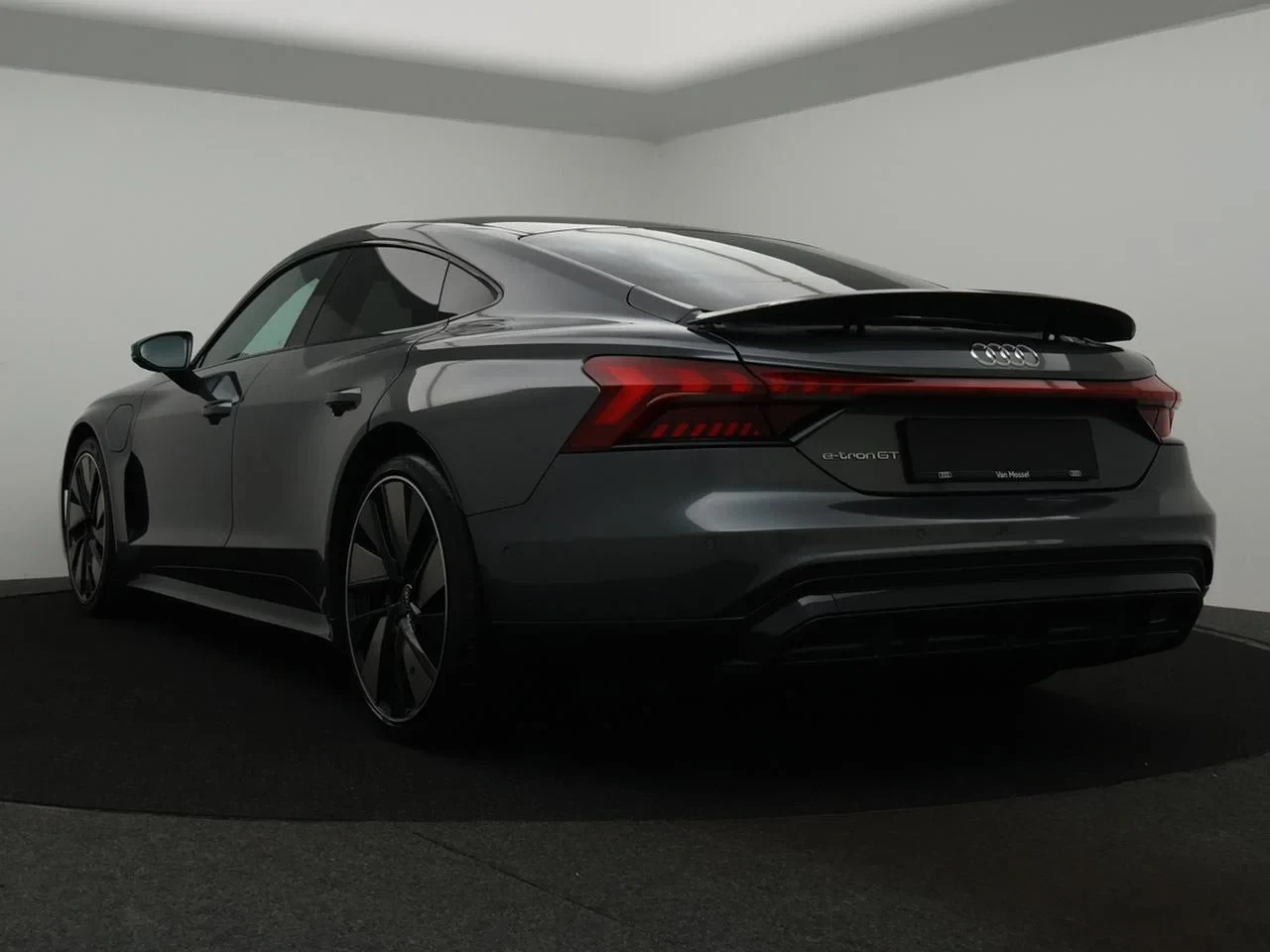 Audi-e-tron GT-image-1
