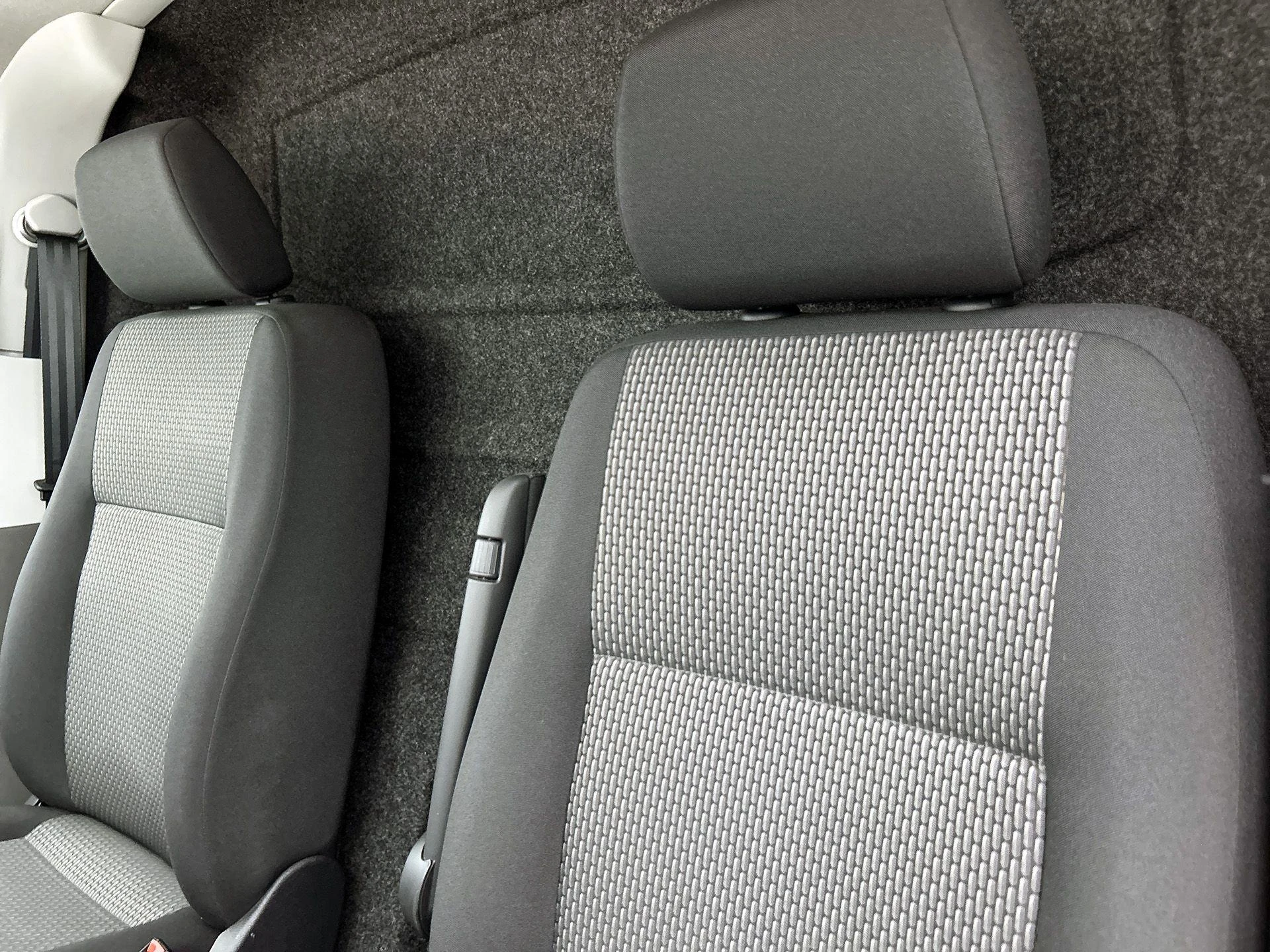 Volkswagen-Transporter-image-10