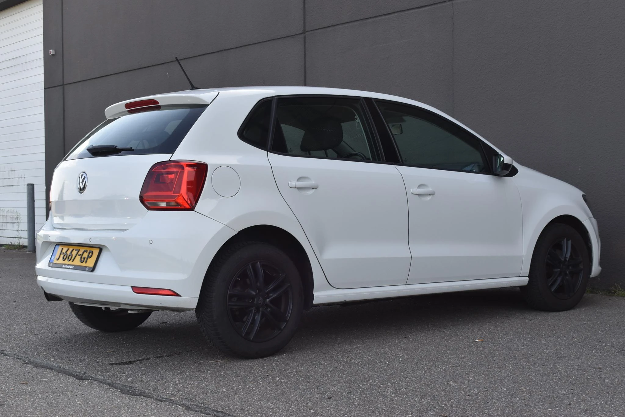 Volkswagen-Polo-image-4