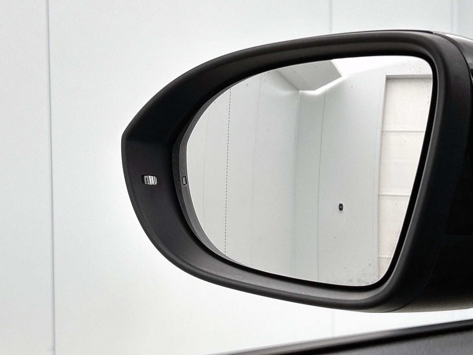 Volkswagen T-Roc 1.0 TSI R-Line | 110 PK |