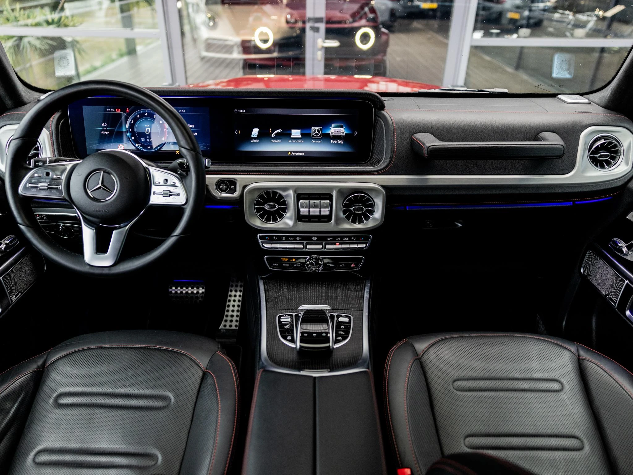 Mercedes-Benz-G-Klasse-image-16