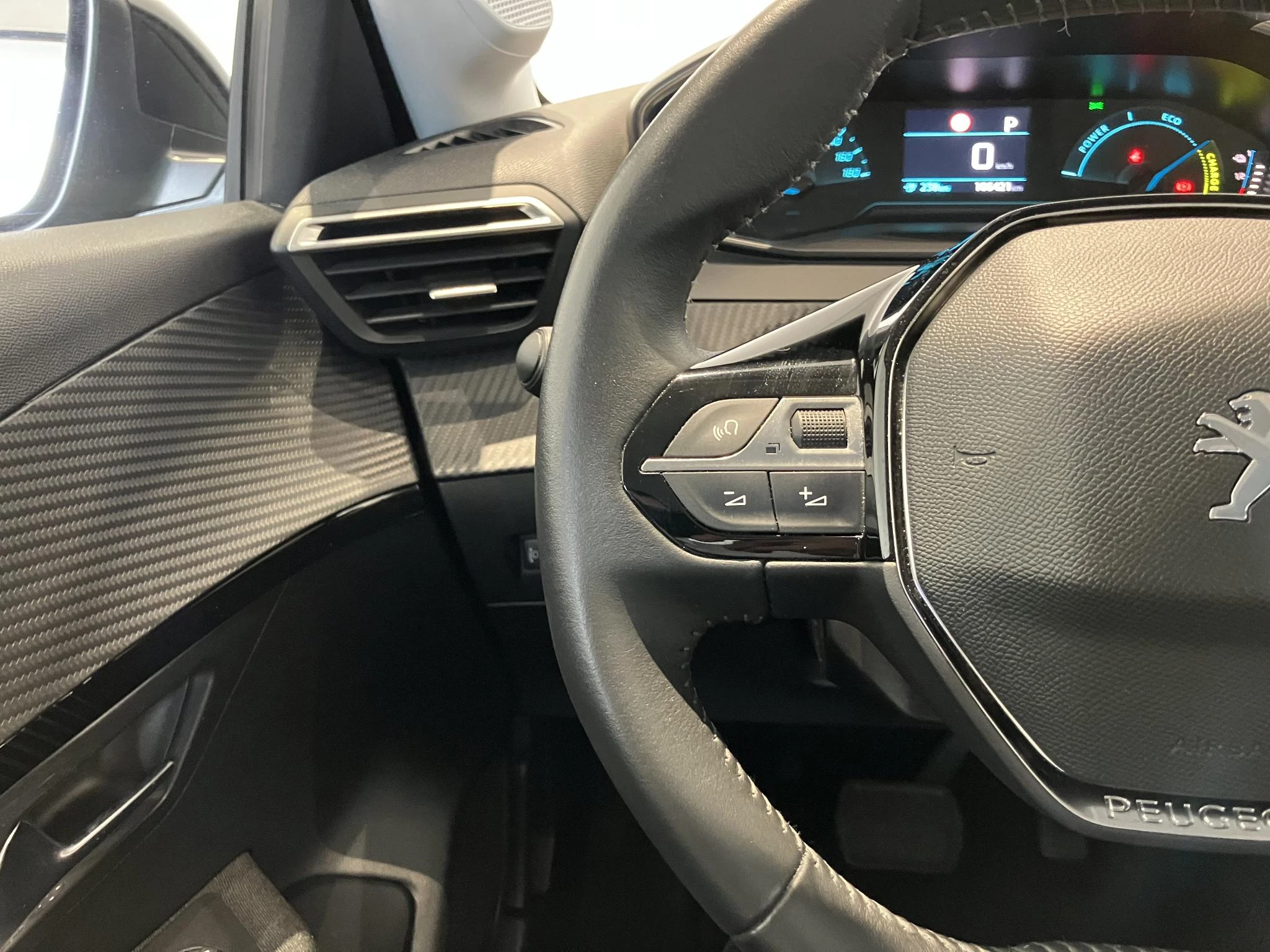 Peugeot-e-208-image-16