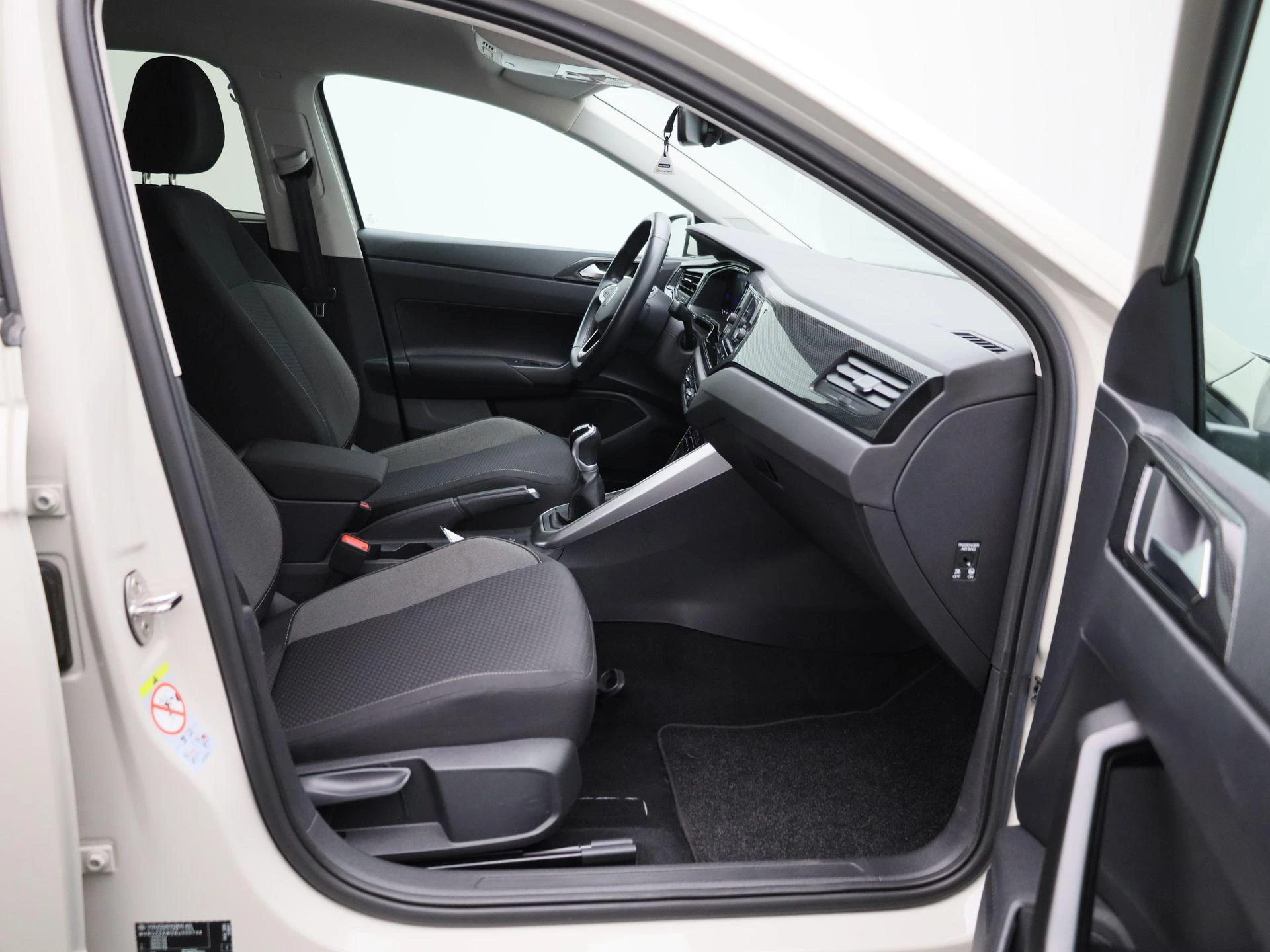 Volkswagen-Polo-image-32