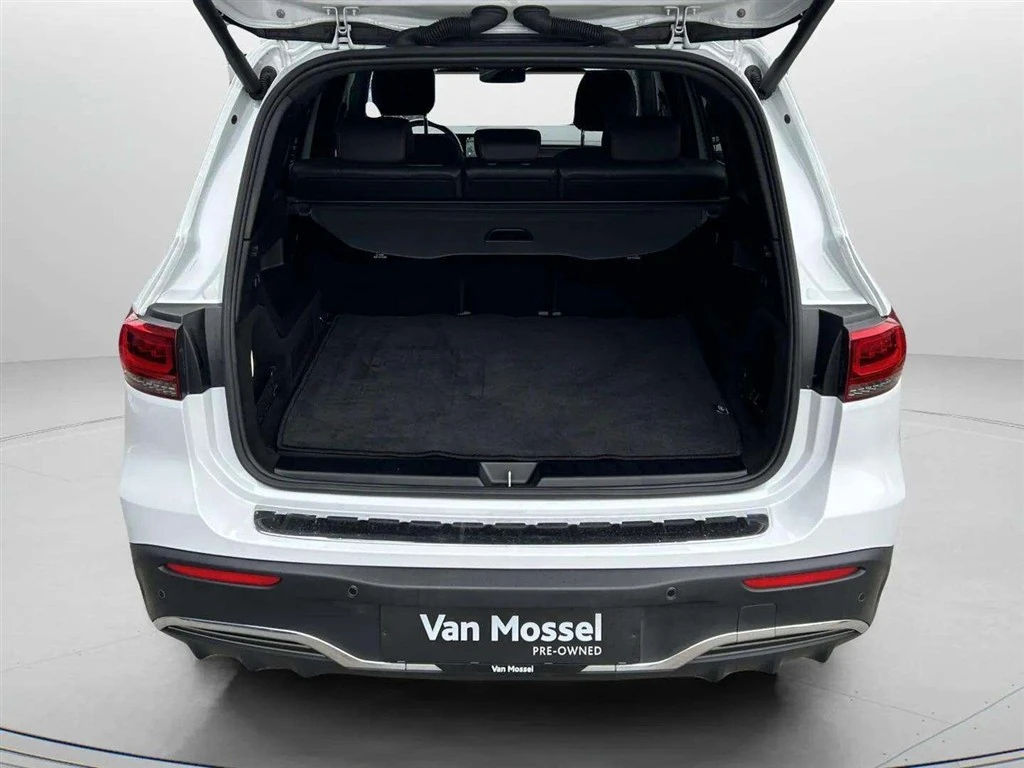 Mercedes-Benz-EQB-image-28