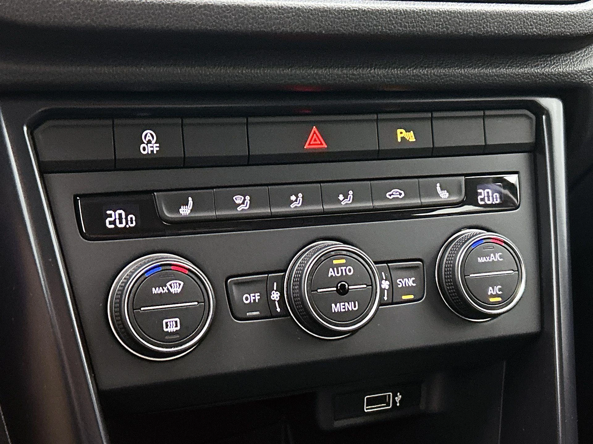 Volkswagen-T-Roc-image-16