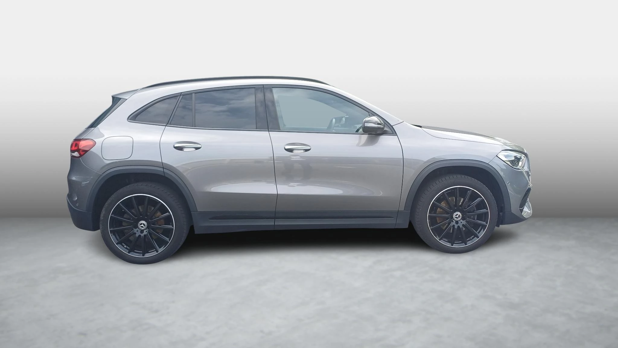 Mercedes-Benz GLA 250 e AMG Line + LEDER + PANO + MULTIBEAM + HEAD UP + CARPLAY +
