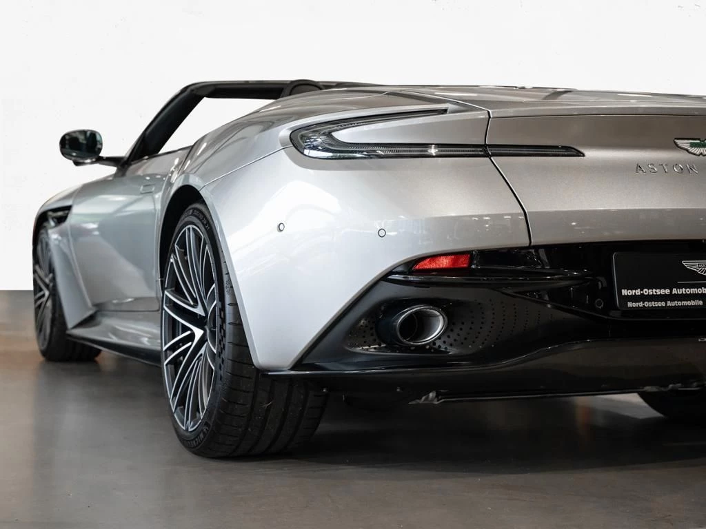 Aston Martin-DB12-image-28