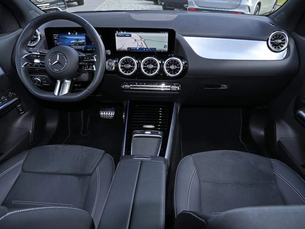 Mercedes-Benz-GLA 200 d-image-12