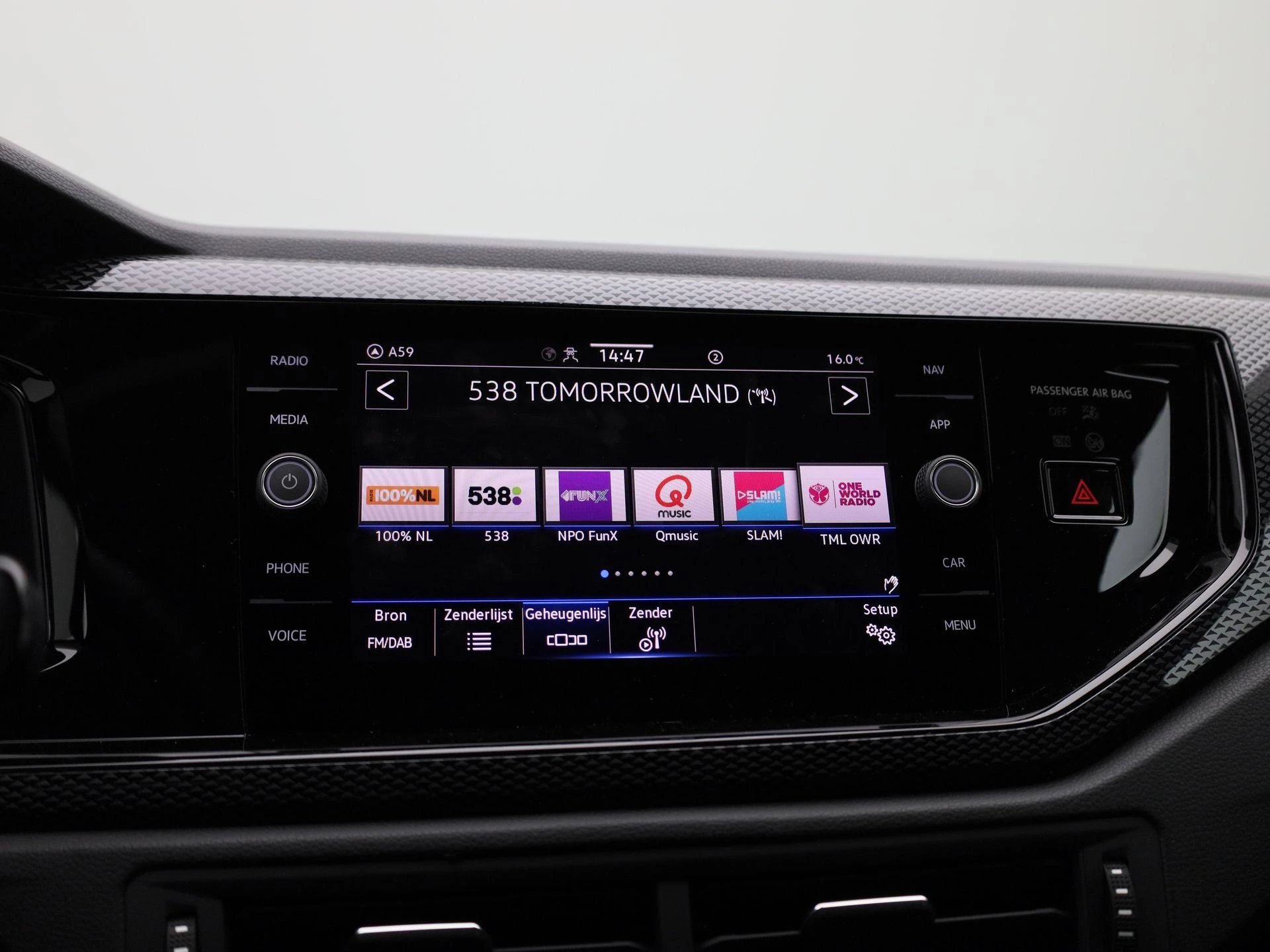 Volkswagen-Polo-image-18