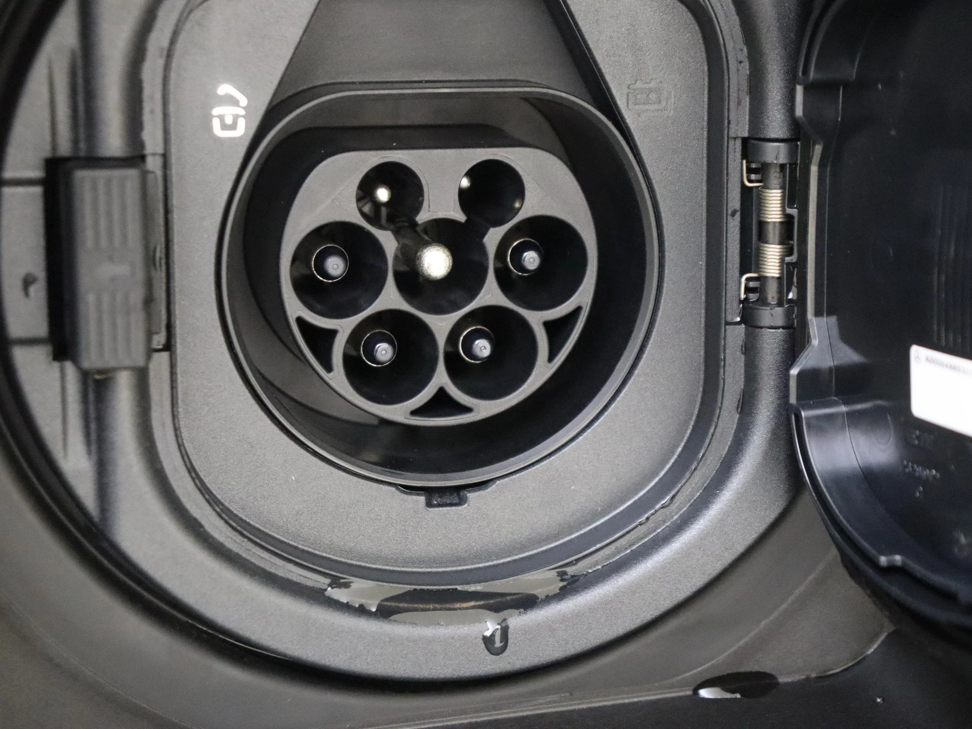 Mercedes-Benz-GLA-image-34