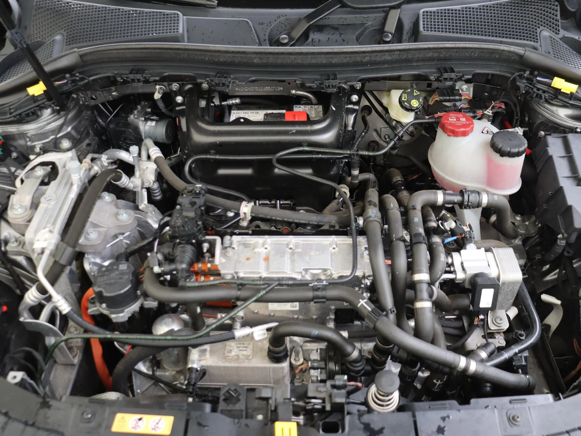 Mercedes-Benz-EQA-image-4