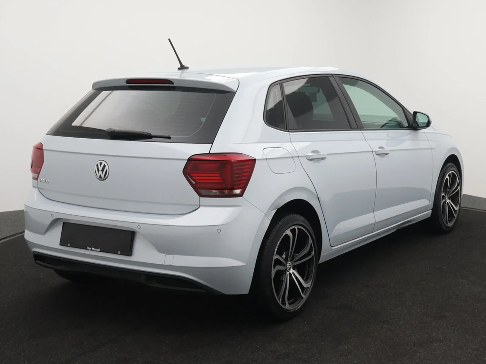 Volkswagen-Polo-image-1