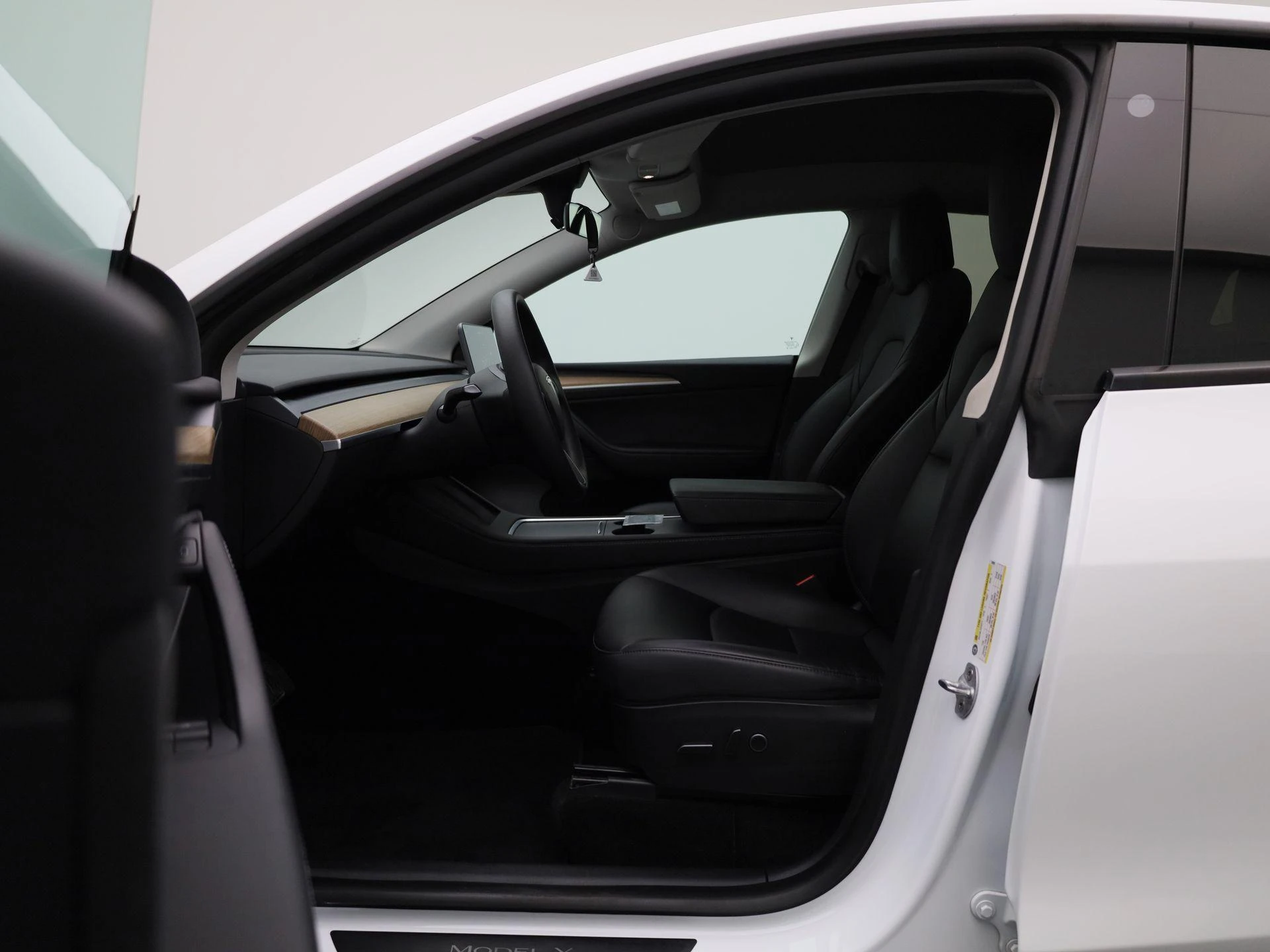 Tesla-Model Y-image-8