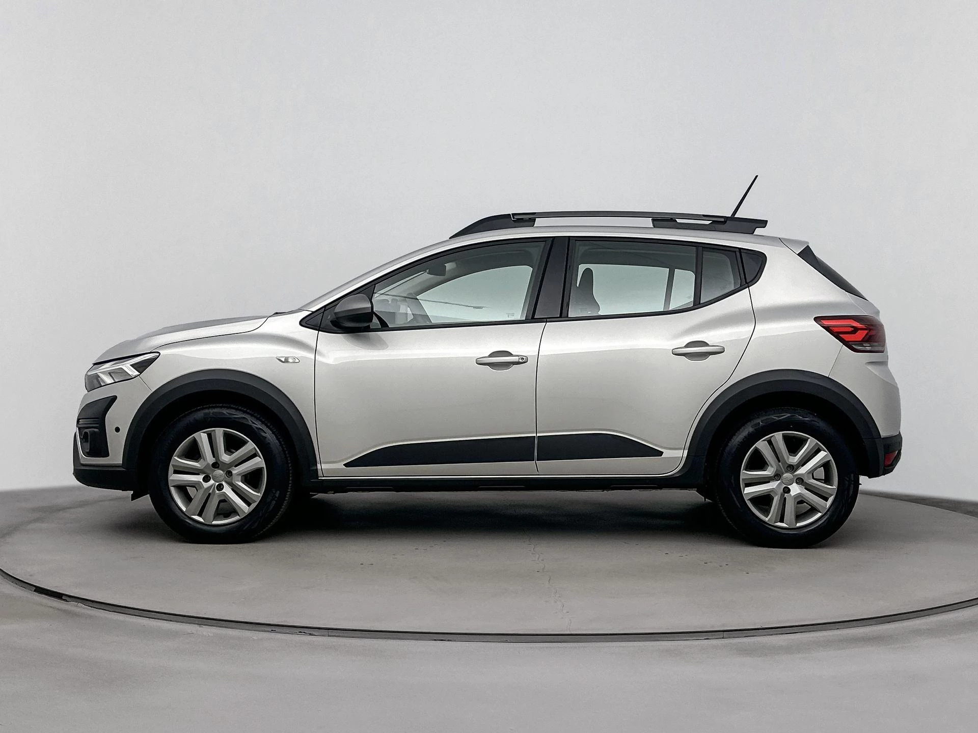 Dacia-Sandero Stepway-image-2