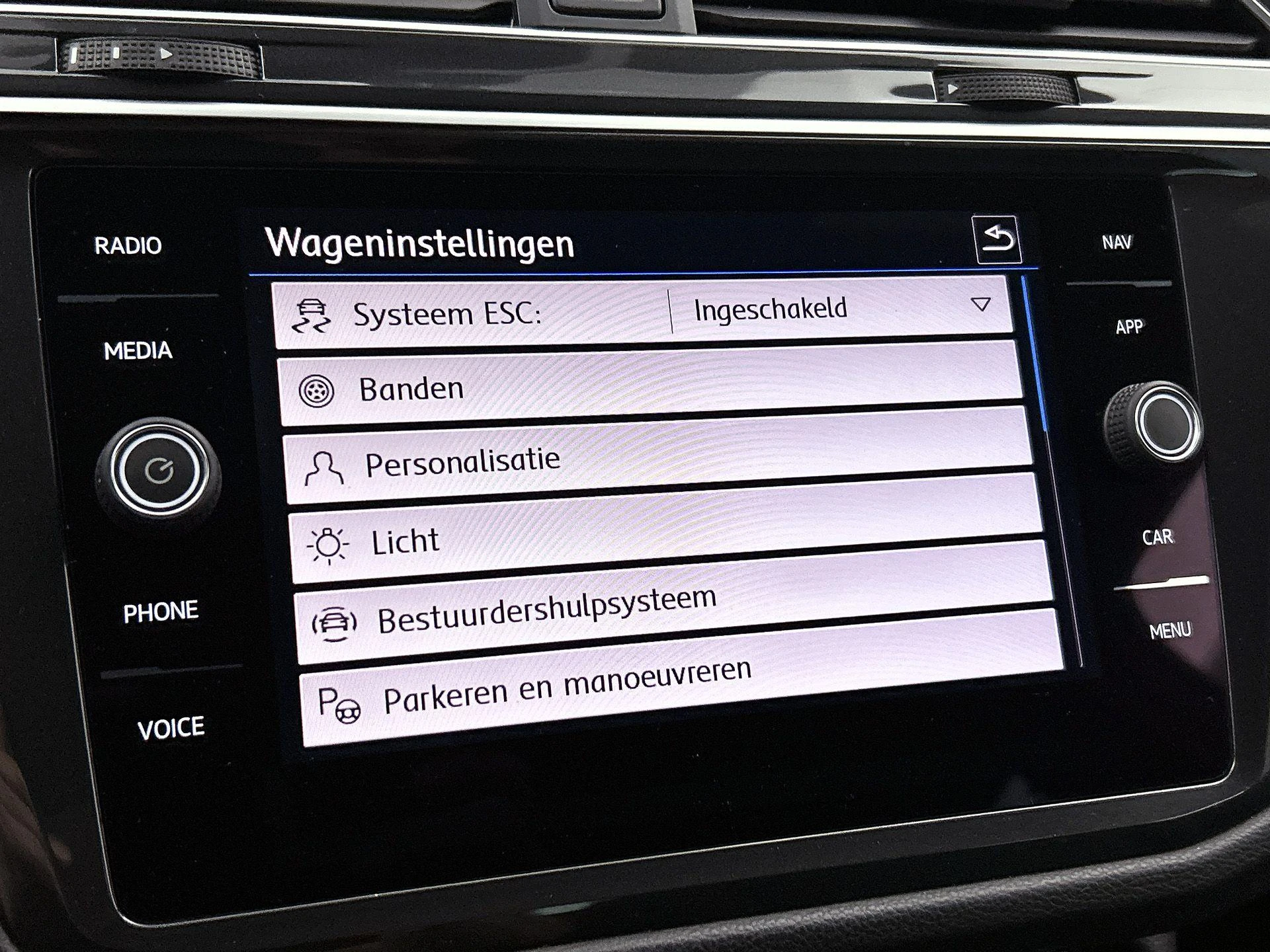 Volkswagen-Tiguan-image-10