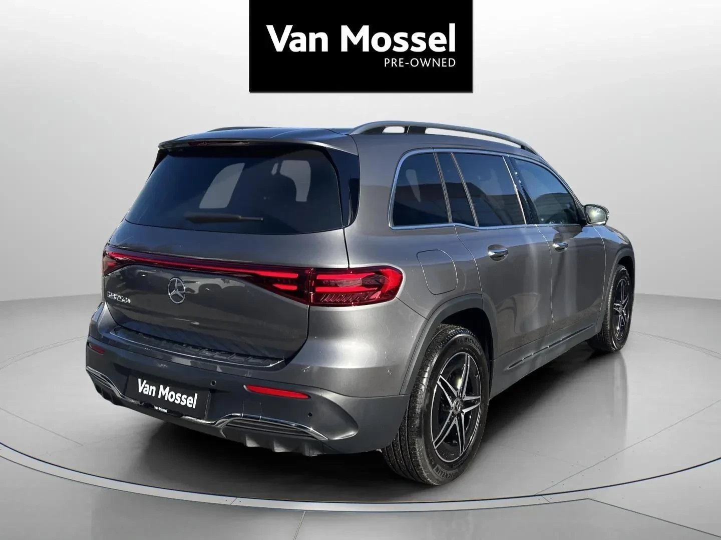 Mercedes-Benz-EQB-image-6