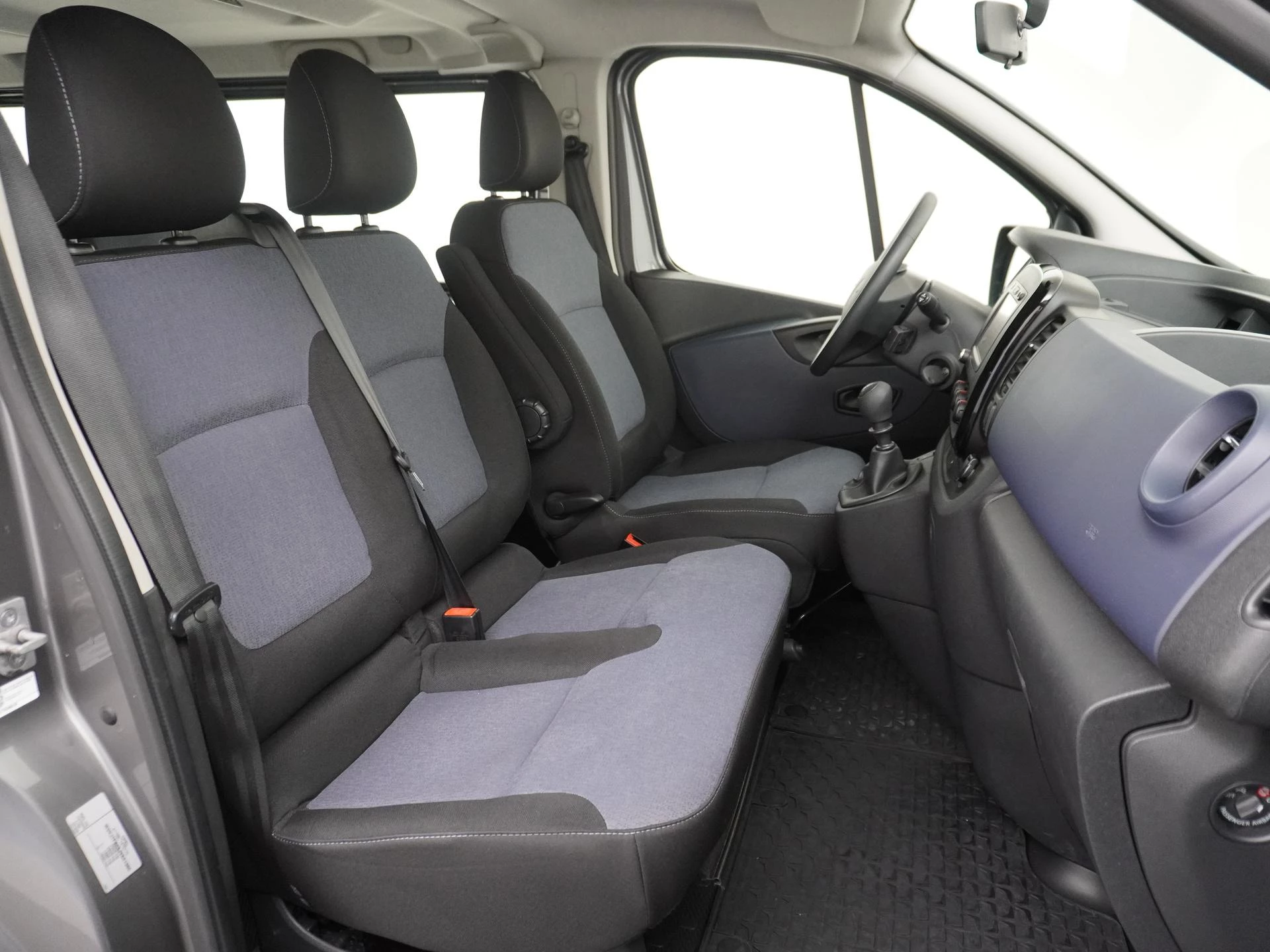 Opel-Vivaro-image-14