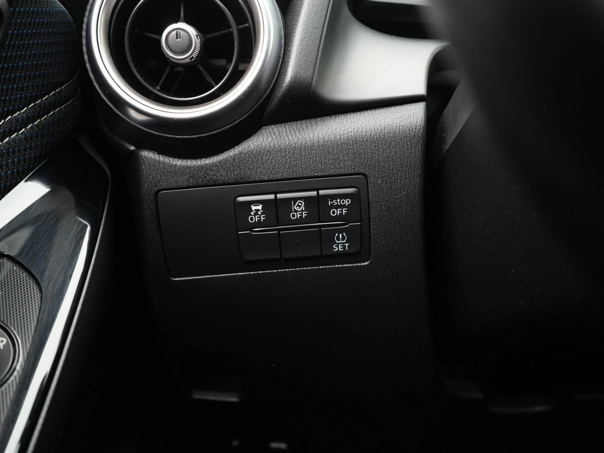 Mazda-2-image-26