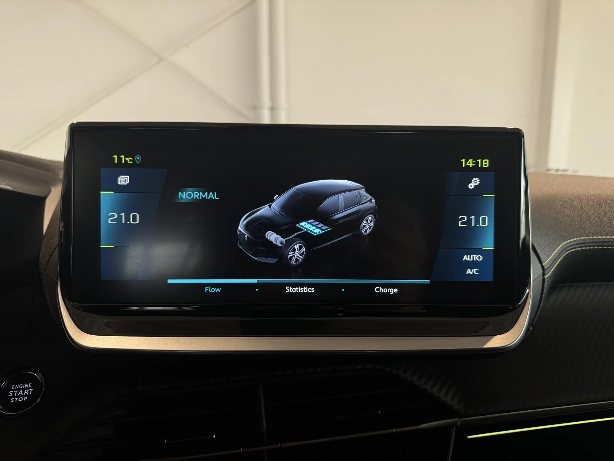 Peugeot-e-208-image-35