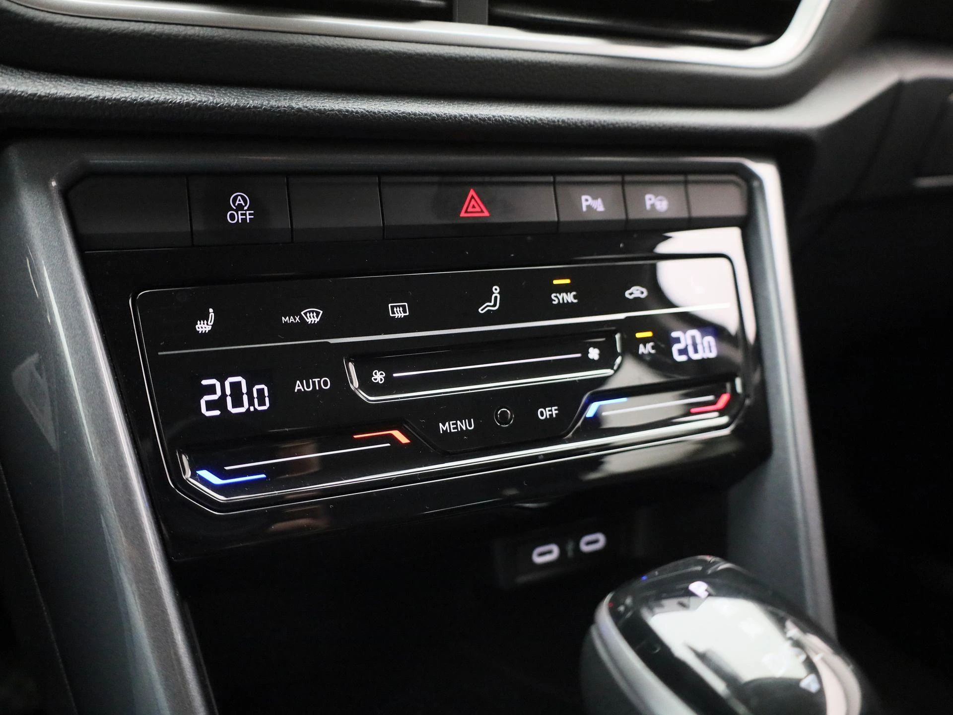 Volkswagen-T-Roc-image-27