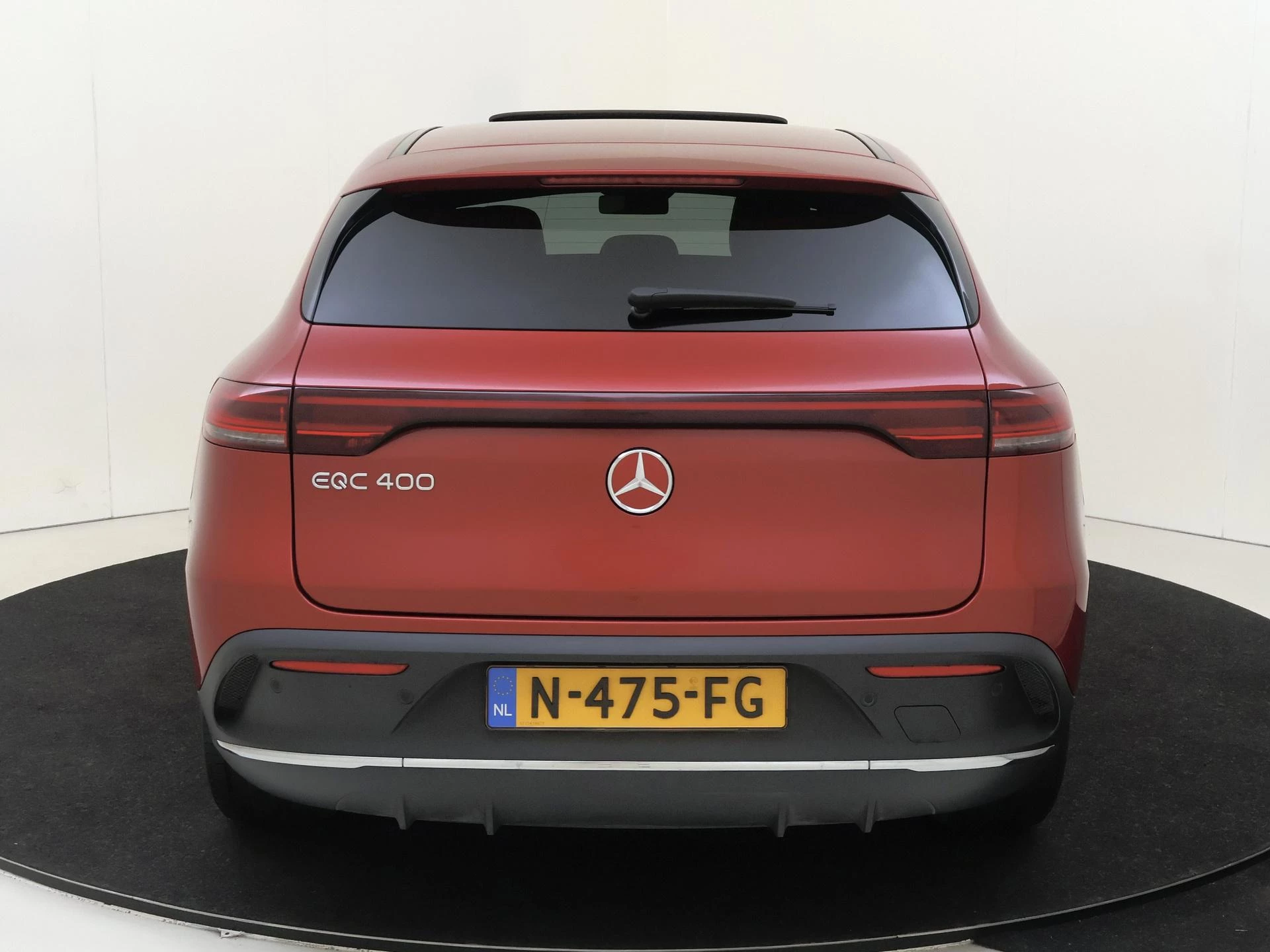 Mercedes-Benz-EQC-image-6