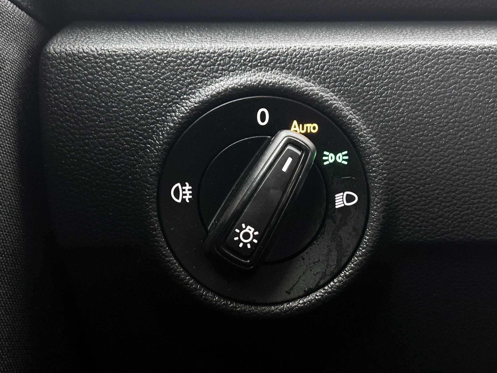 Volkswagen-T-Roc-image-26