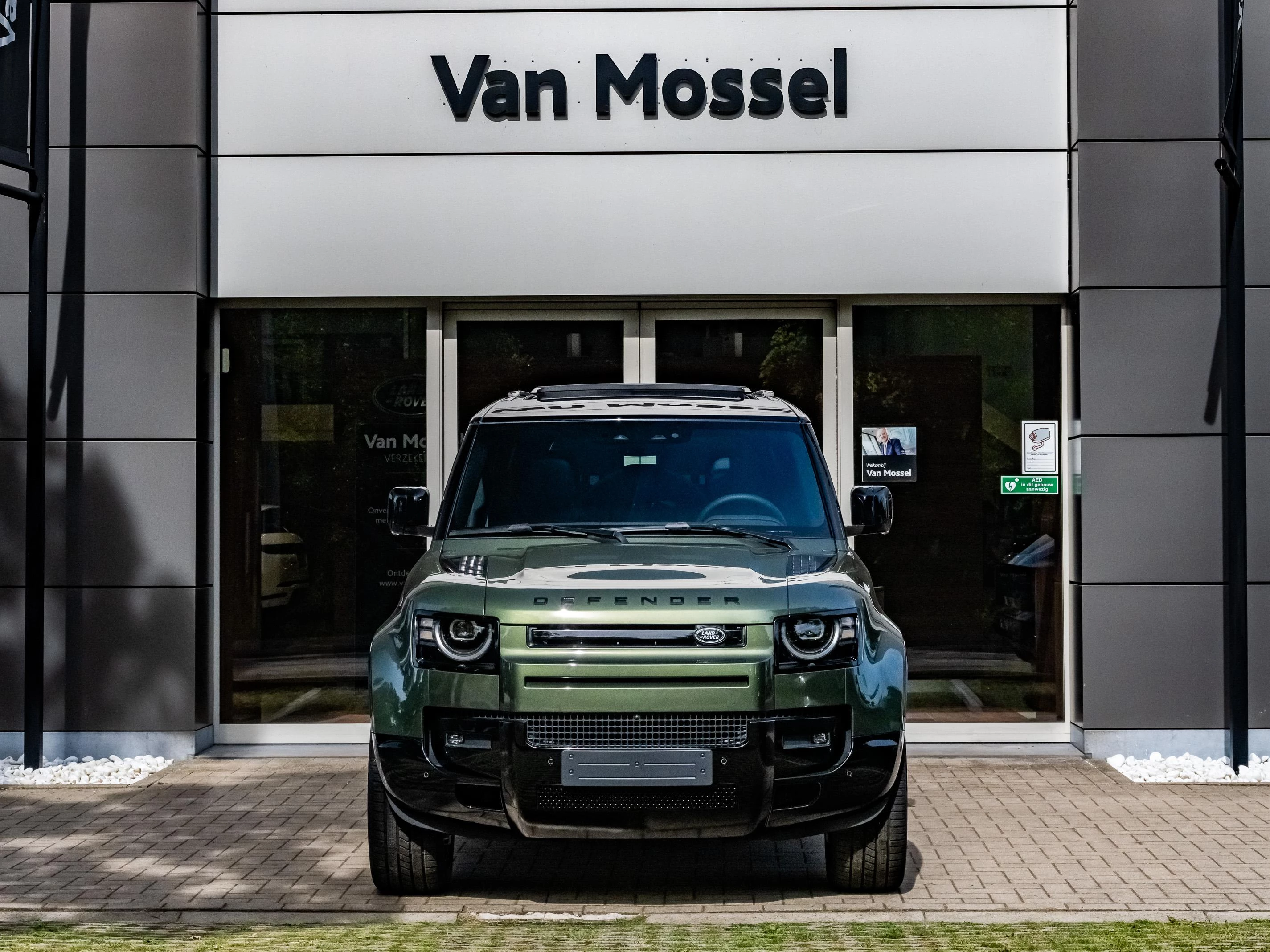 Land Rover Defender D250 X-Dynamic SE