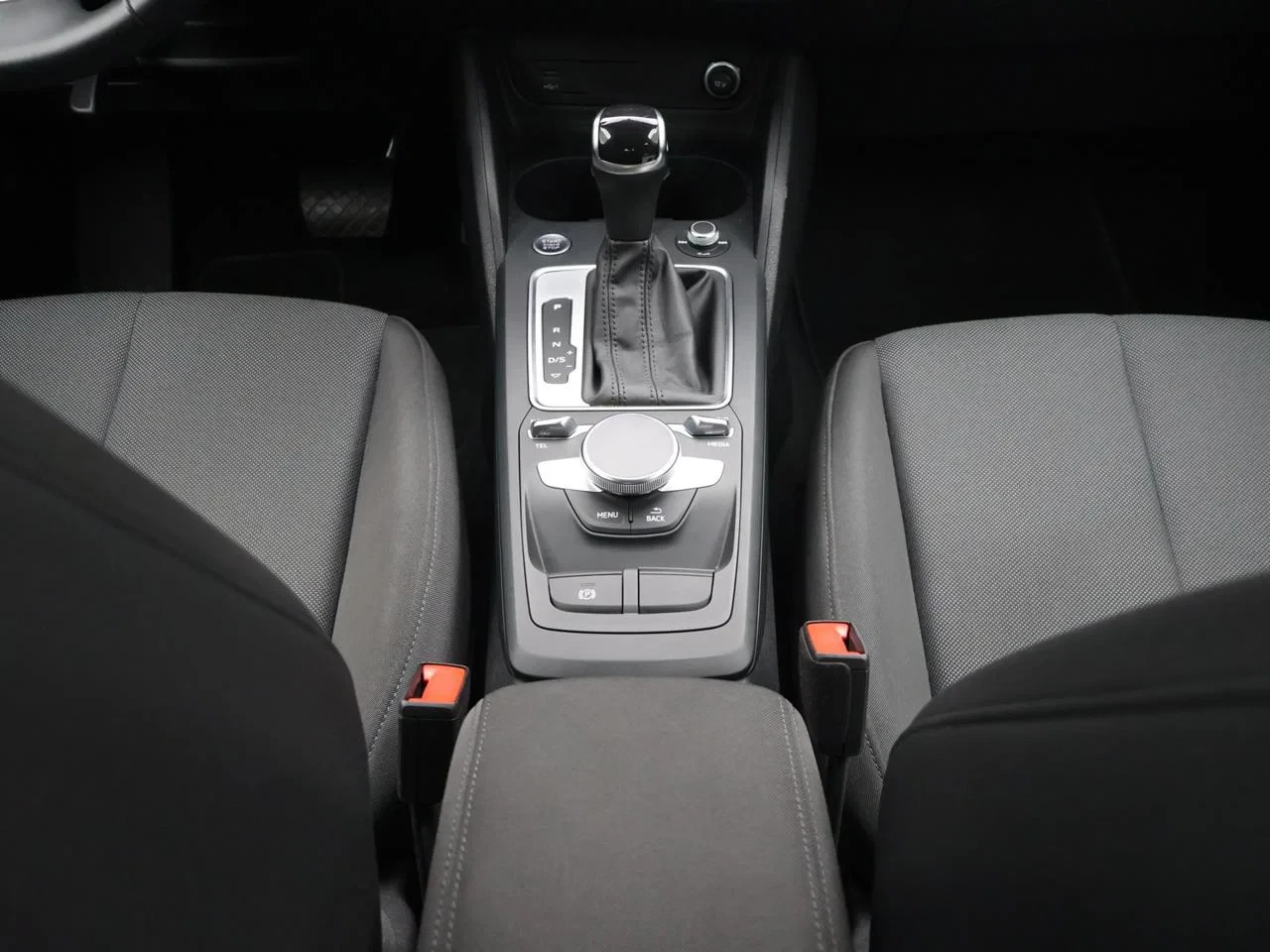 Audi Q2 Audi Q2 Business Edition Attraction 35TFSI 150PK *AUTOMAAT*VIRTUAL COCKPIT*ACC*PDC ACHTER*NAVI*AIRCO*KEYLESS GO*...*