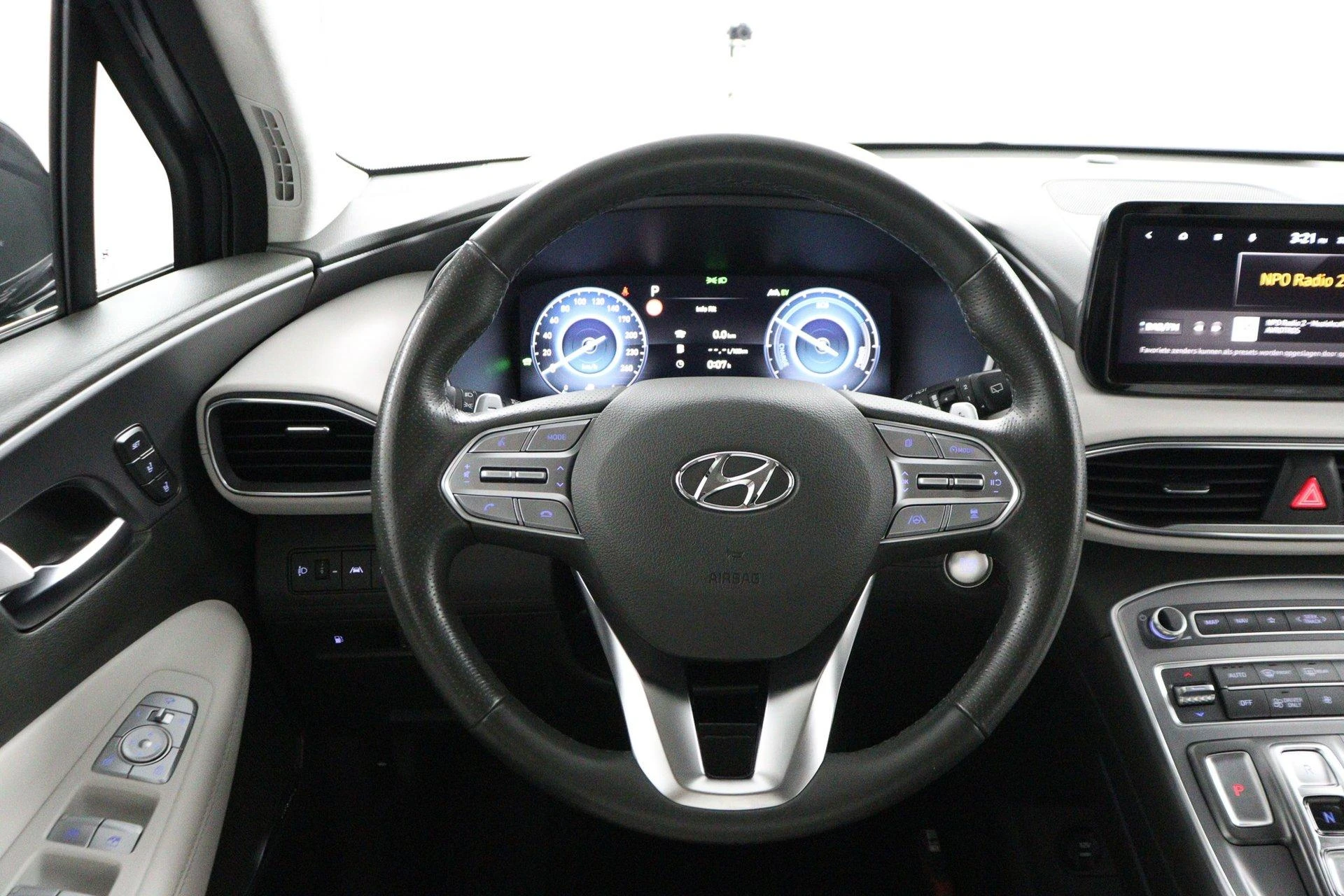 Hyundai-Santa Fe-image-76