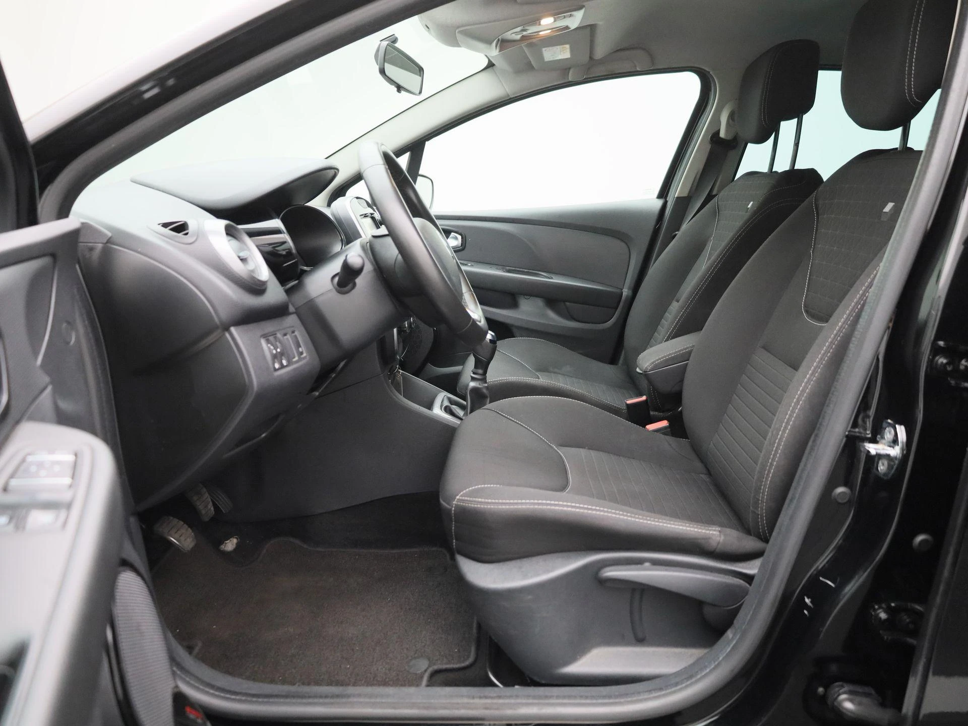 Renault-Clio-image-10