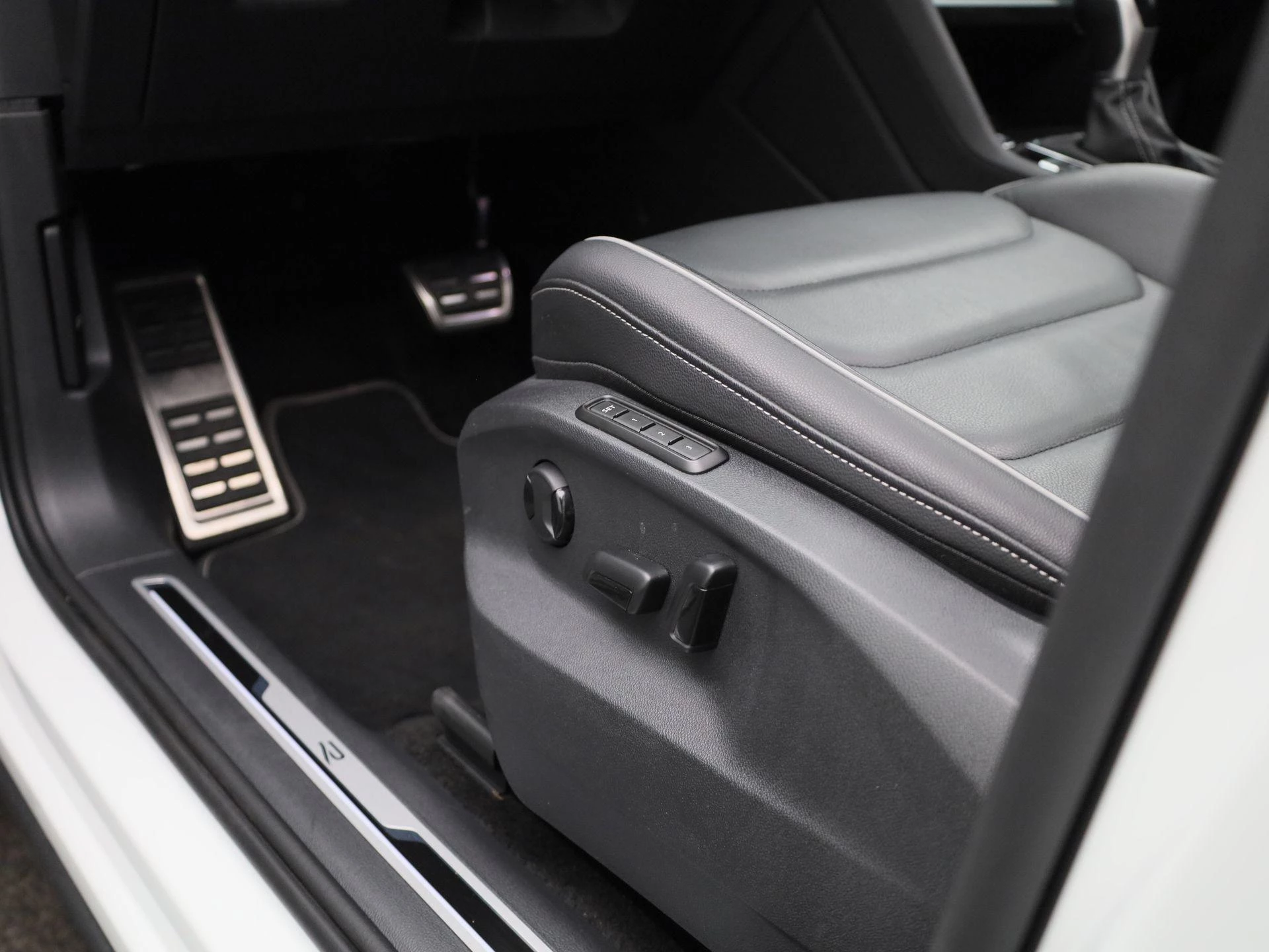 Volkswagen Tiguan 1.4 TSI eHybrid R-Line Business+ 245 PK|