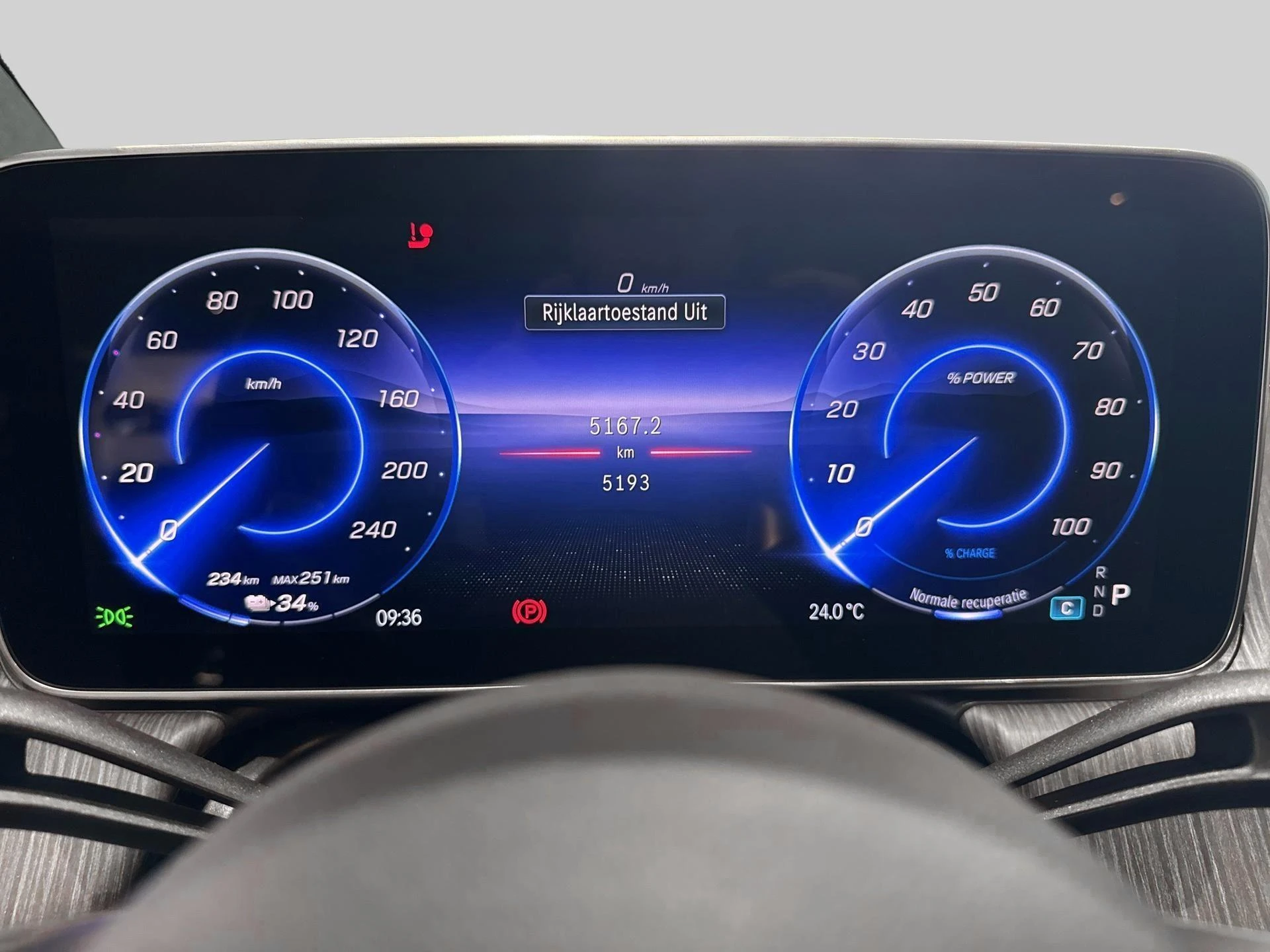 Mercedes-Benz-EQE-image-10