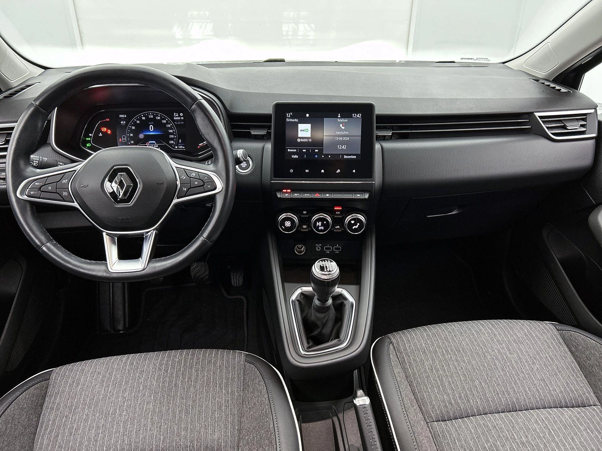 Renault-Clio-image-21