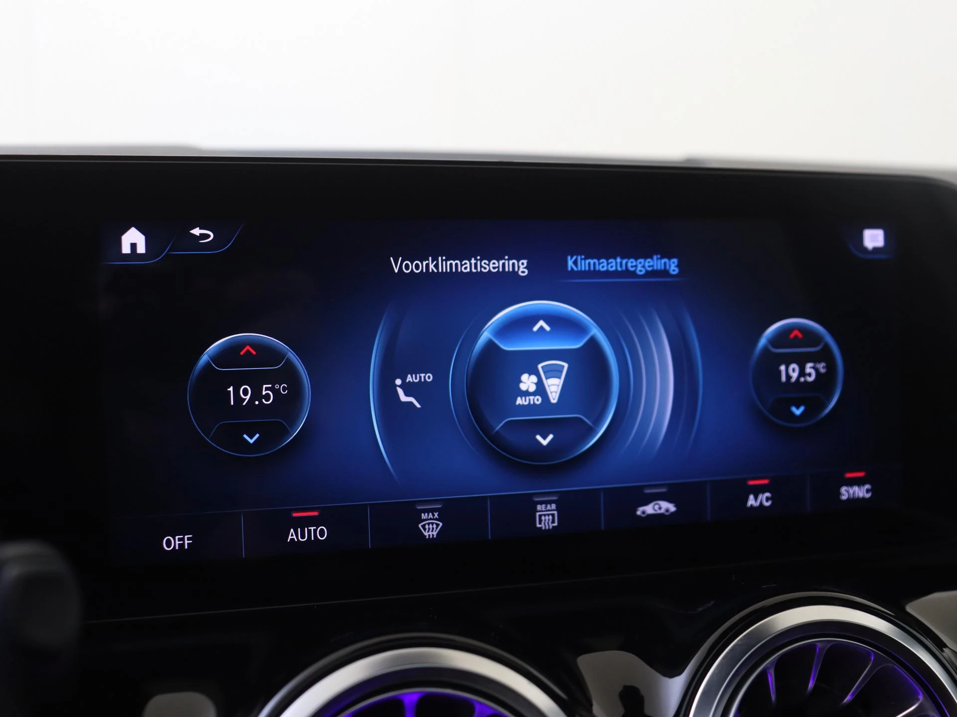 Mercedes-Benz-EQA-image-18