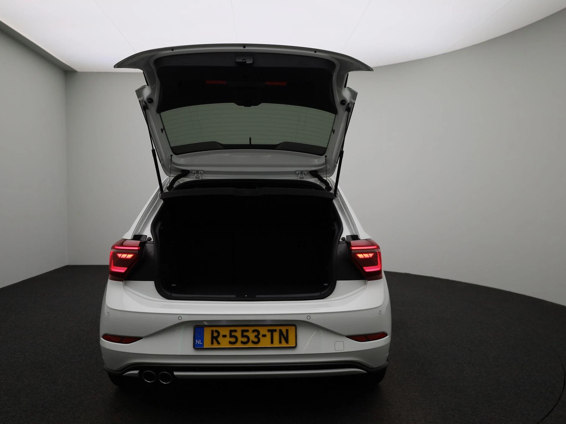 Volkswagen-Polo-image-10