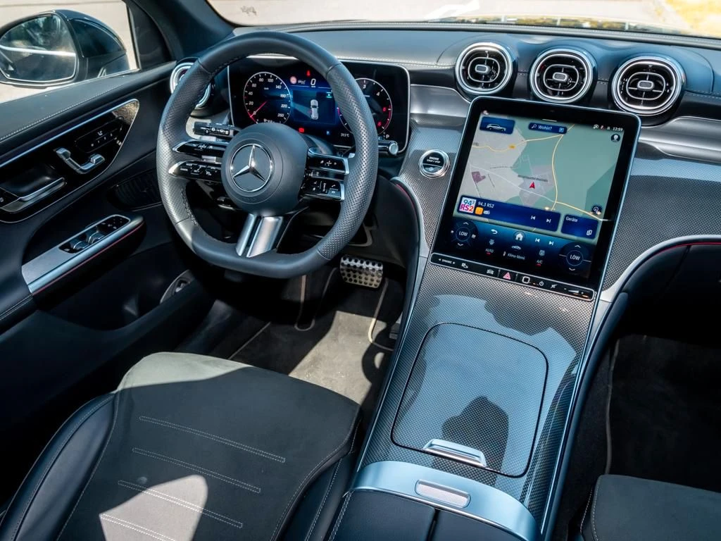 Mercedes-Benz-GLC 300 d-image-9