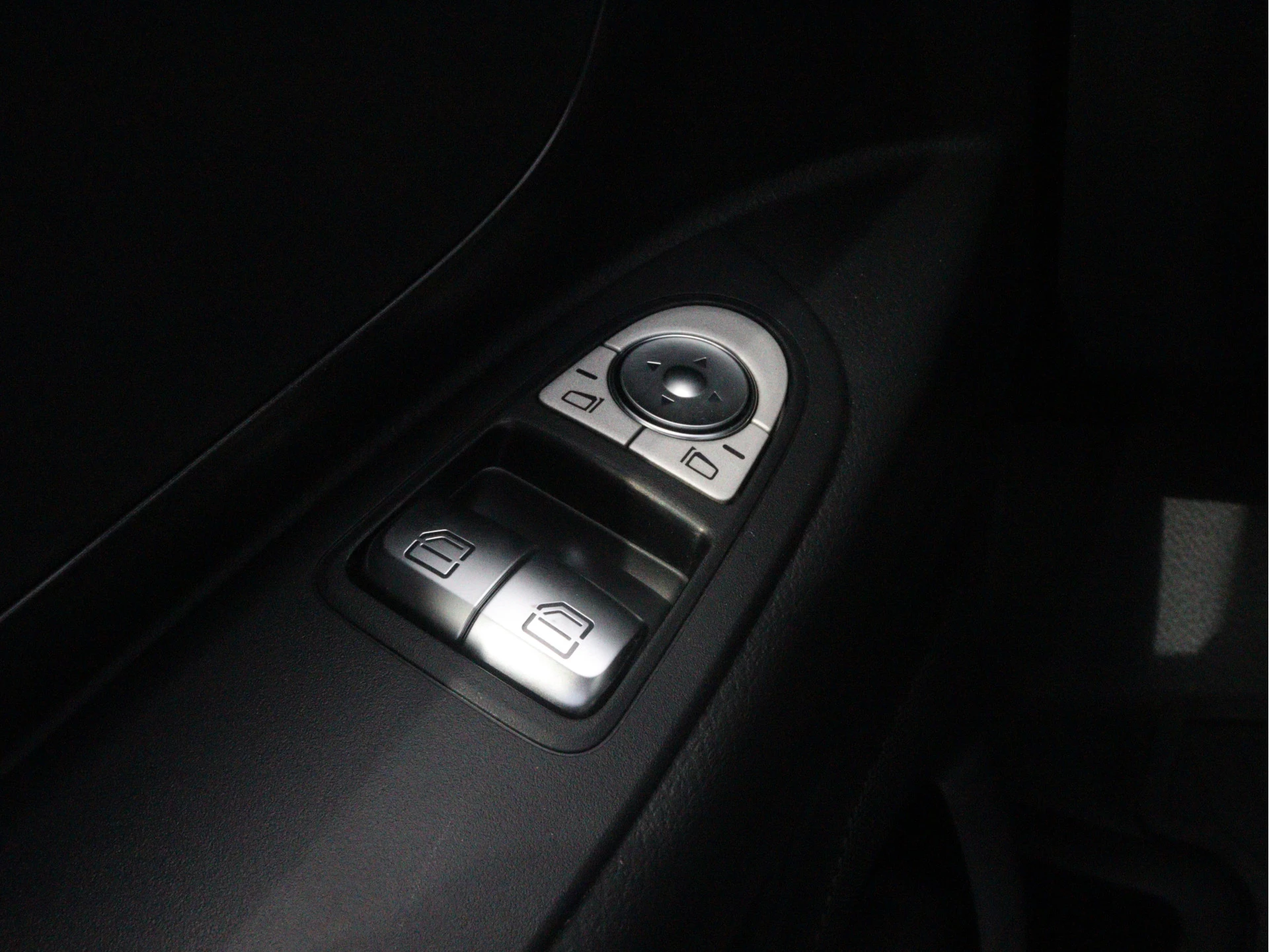 Mercedes-Benz-Vito-image-4