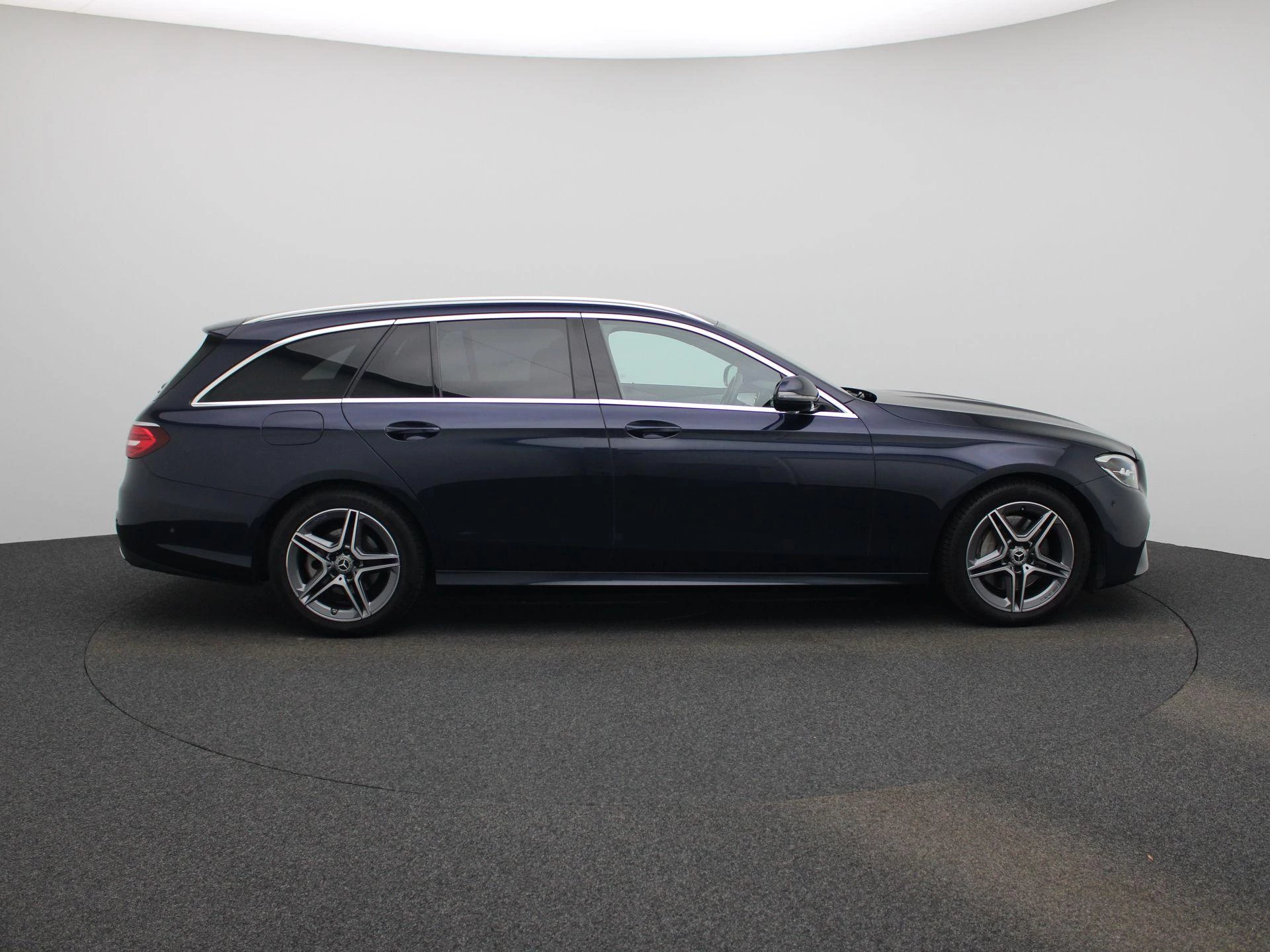 Mercedes-Benz-E-Klasse-image-5