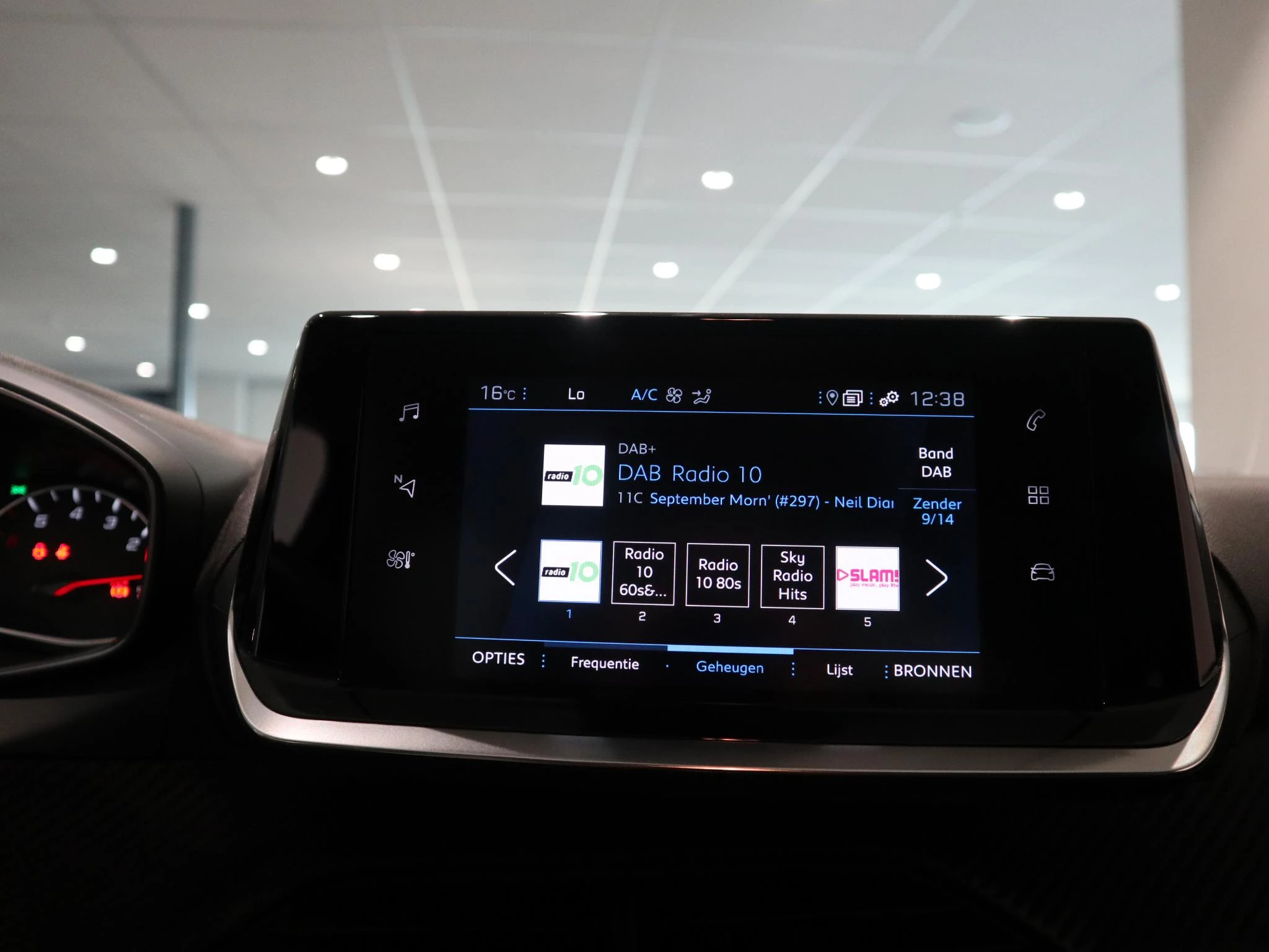 Peugeot-208-image-14