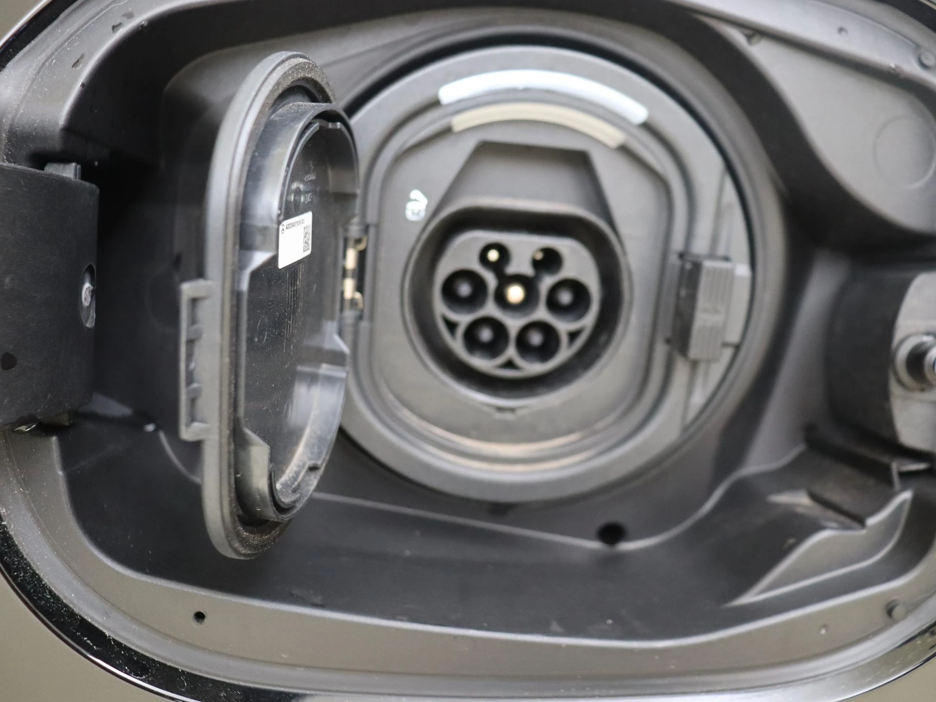 Mercedes-Benz-E-Klasse-image-25