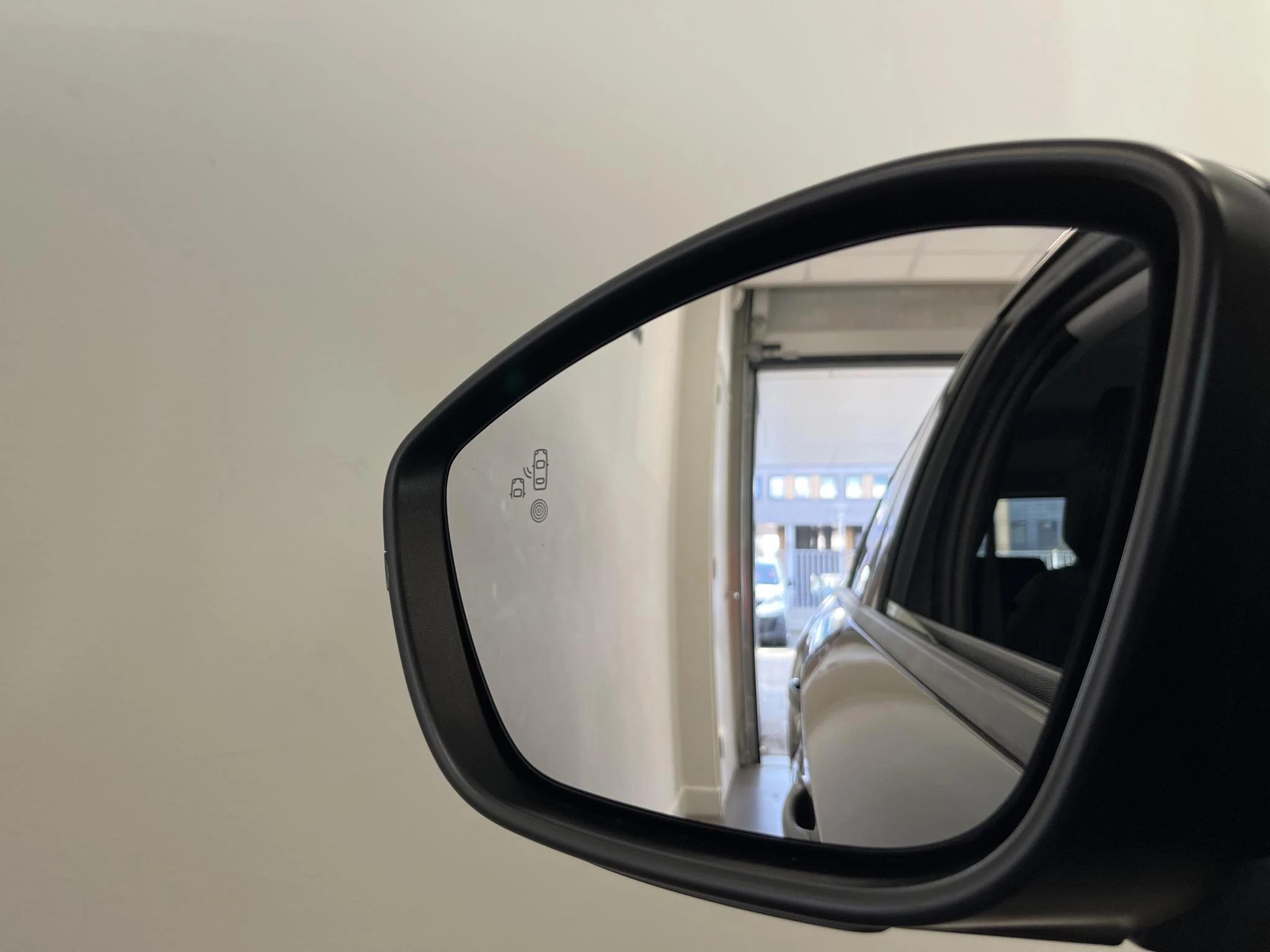 Peugeot-e-208-image-5