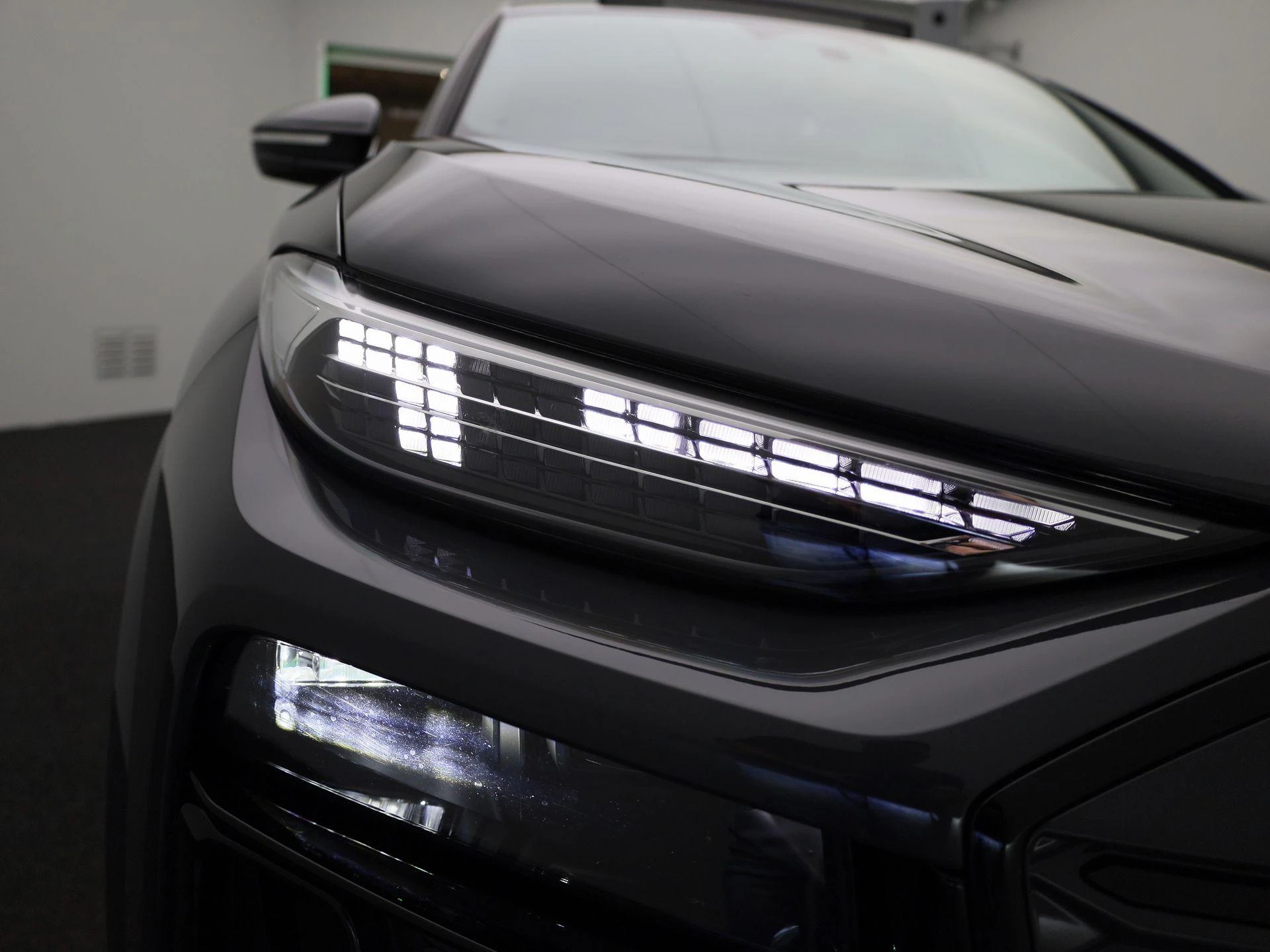 Audi-Q6 e-tron-image-50