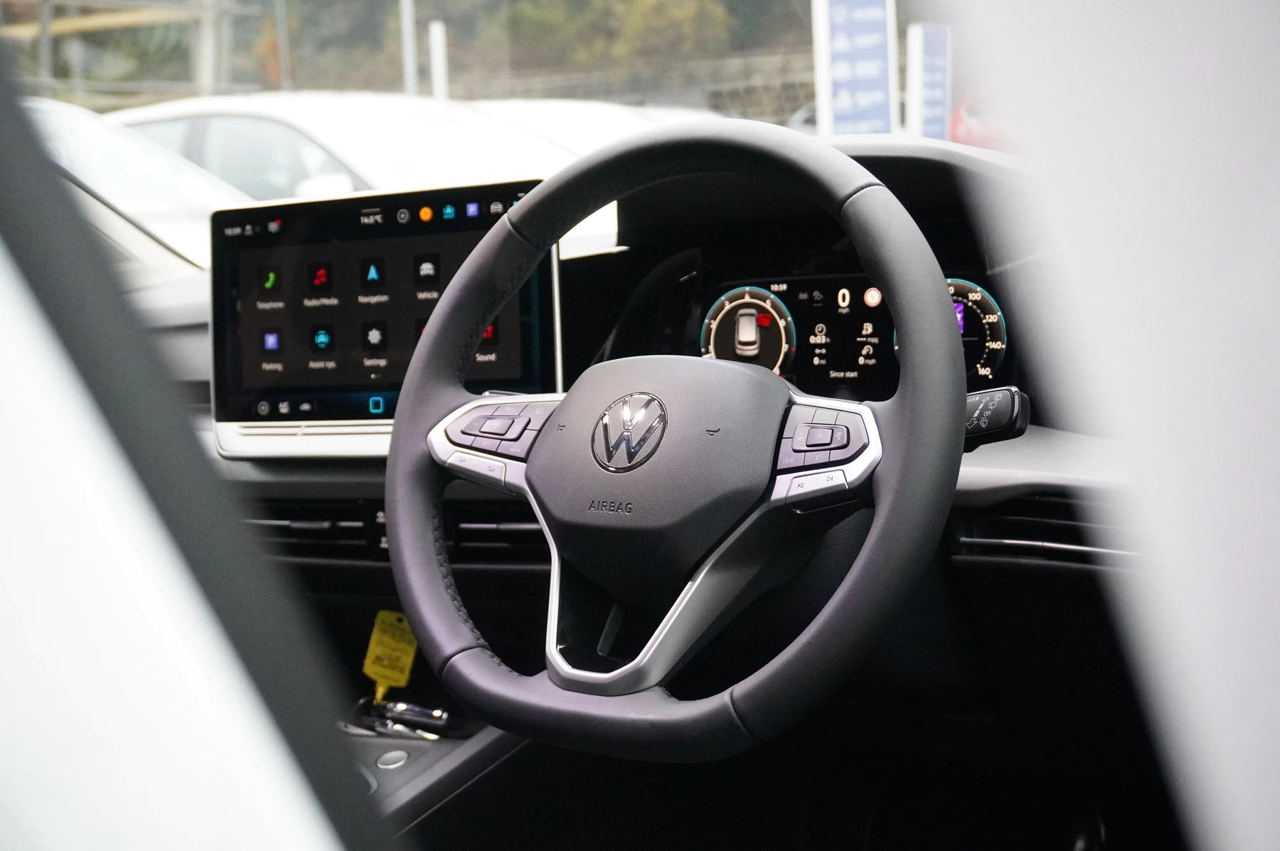 Volkswagen-Golf-image-24