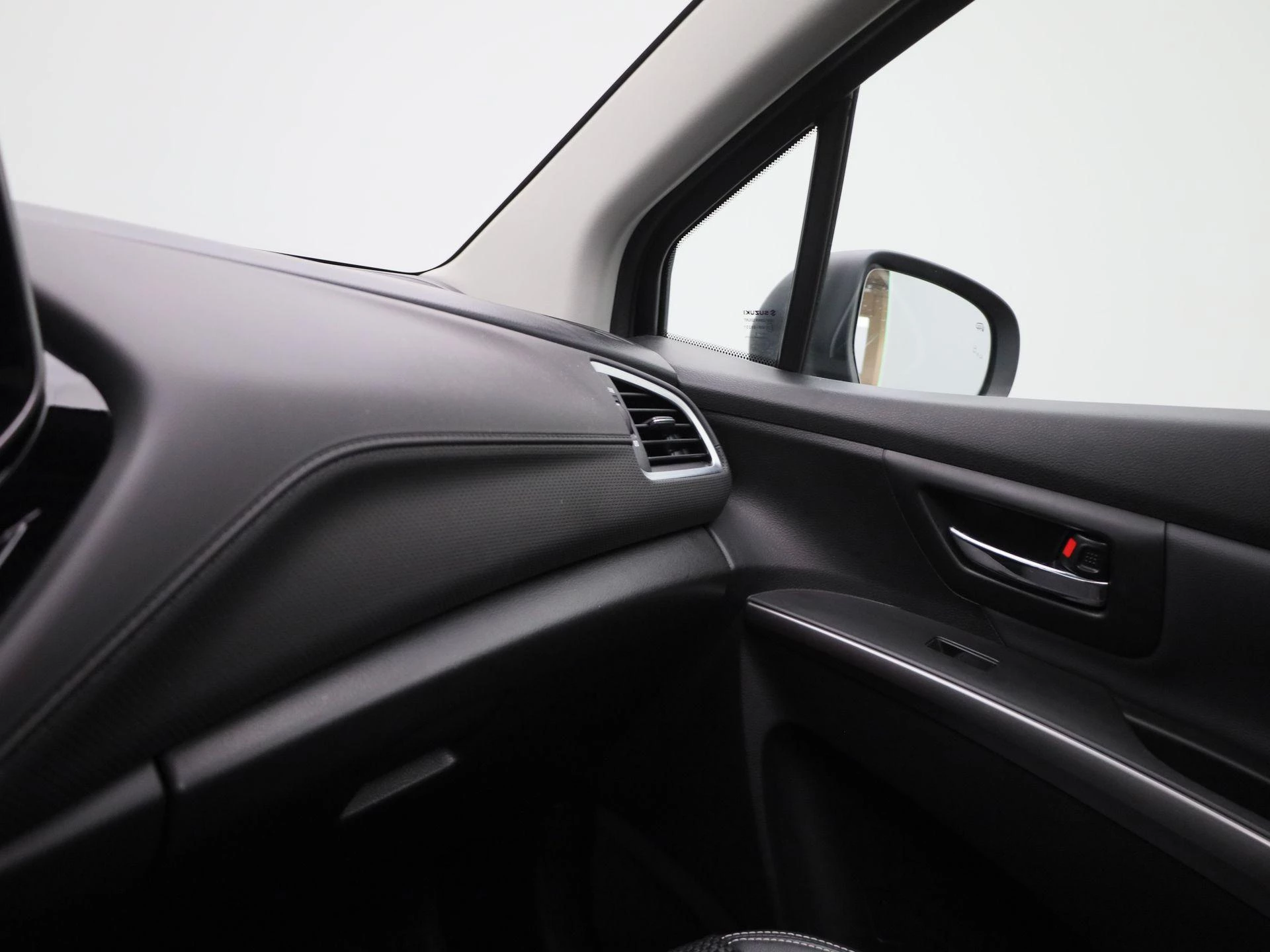 Suzuki-S-Cross-image-26