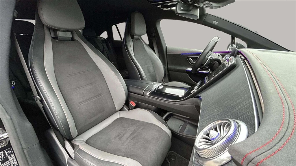 Mercedes-Benz-EQE-image-25