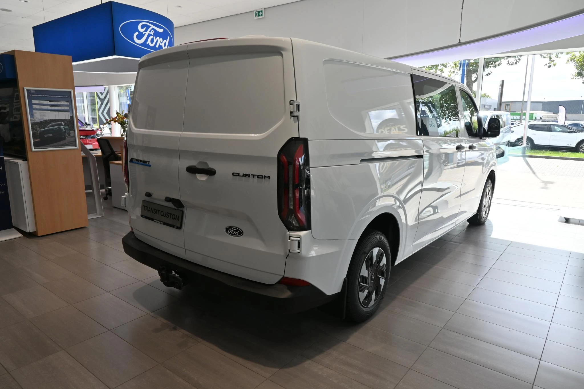 Ford-E-Transit Custom-image-4